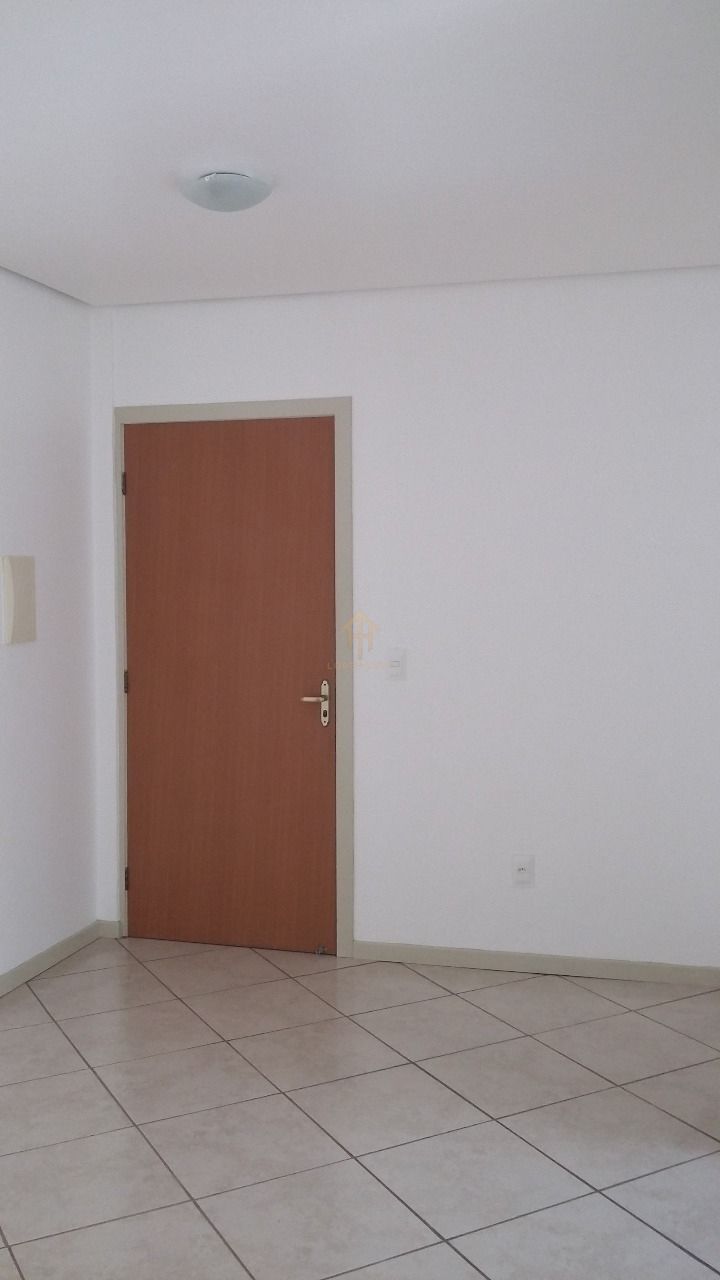 Apartamento à venda com 2 quartos, 75m² - Foto 4