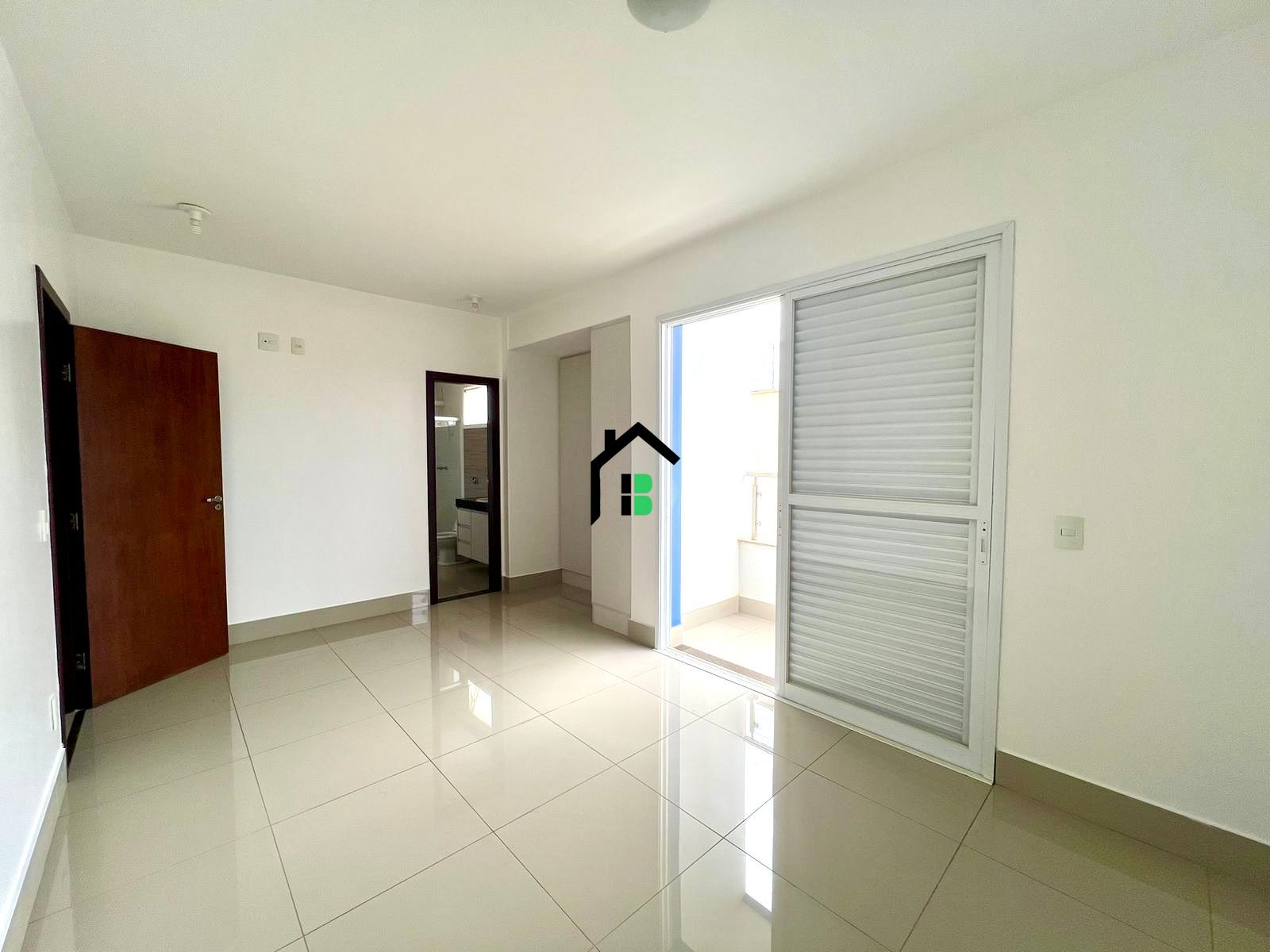 Apartamento à venda com 3 quartos, 120m² - Foto 1