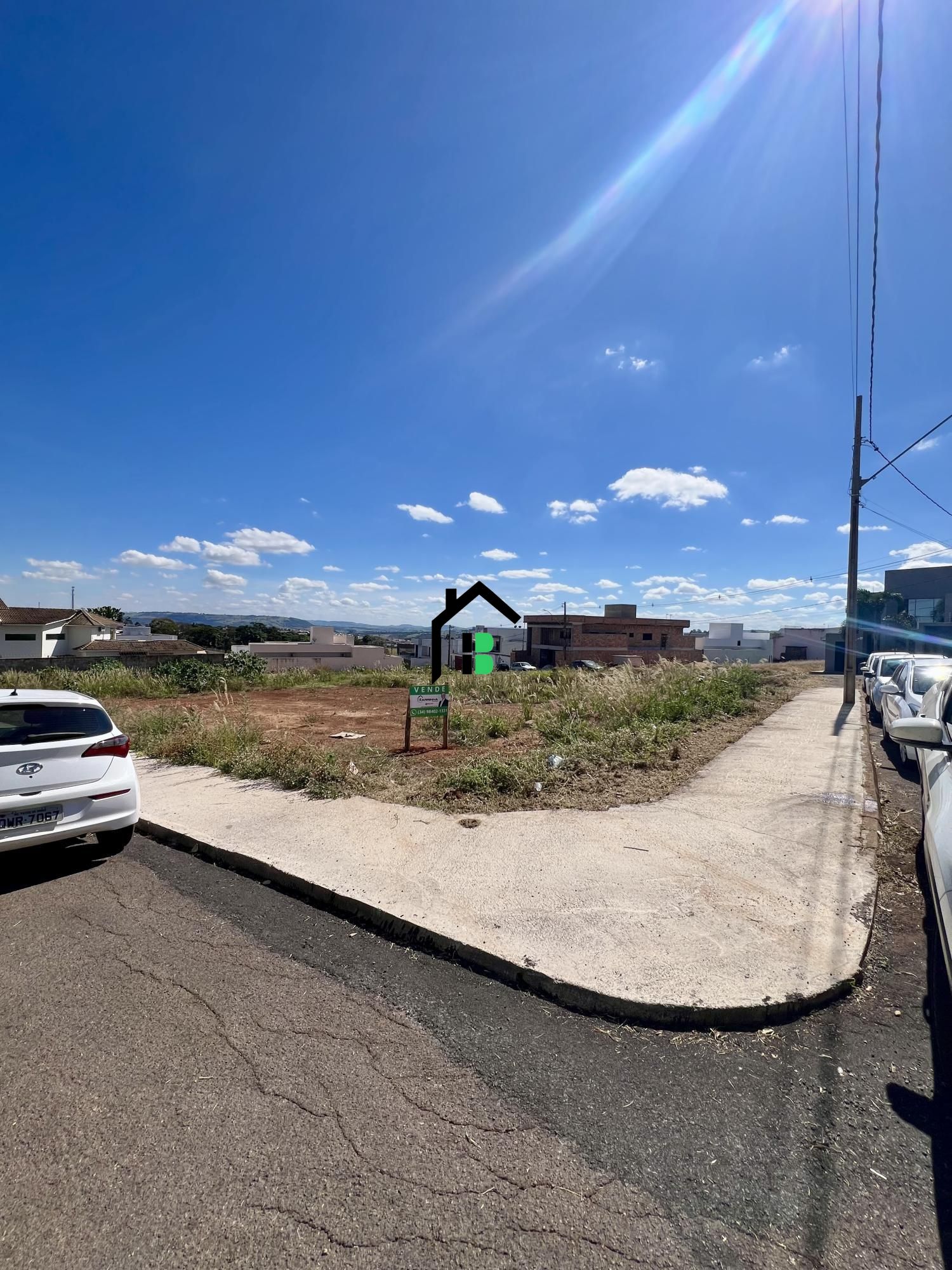 Lote/Terreno de 666m² no bairro Alto dos Caiçaras, em Patos de Minas | Eu Corretor