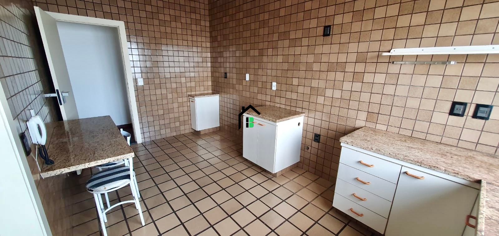 Apartamento à venda com 3 quartos, 140m² - Foto 13