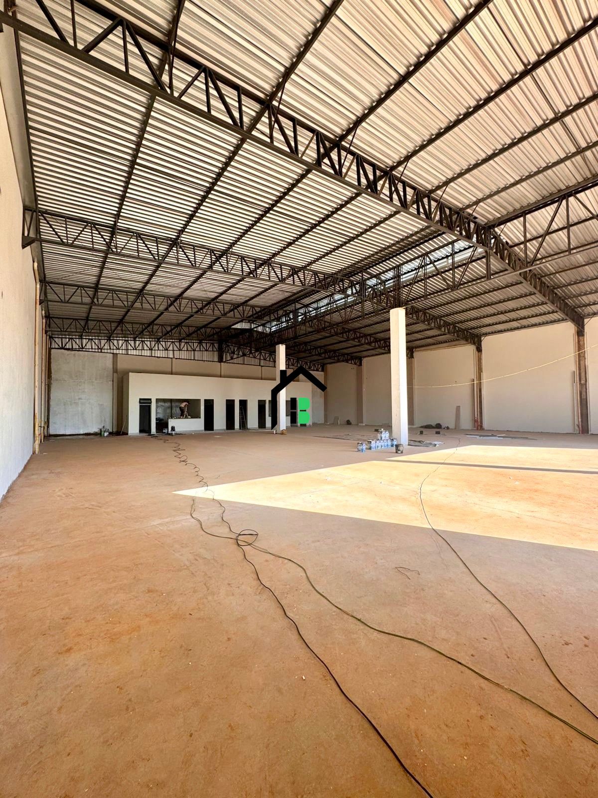 Depósito-Galpão-Armazém para alugar, 716m² - Foto 1