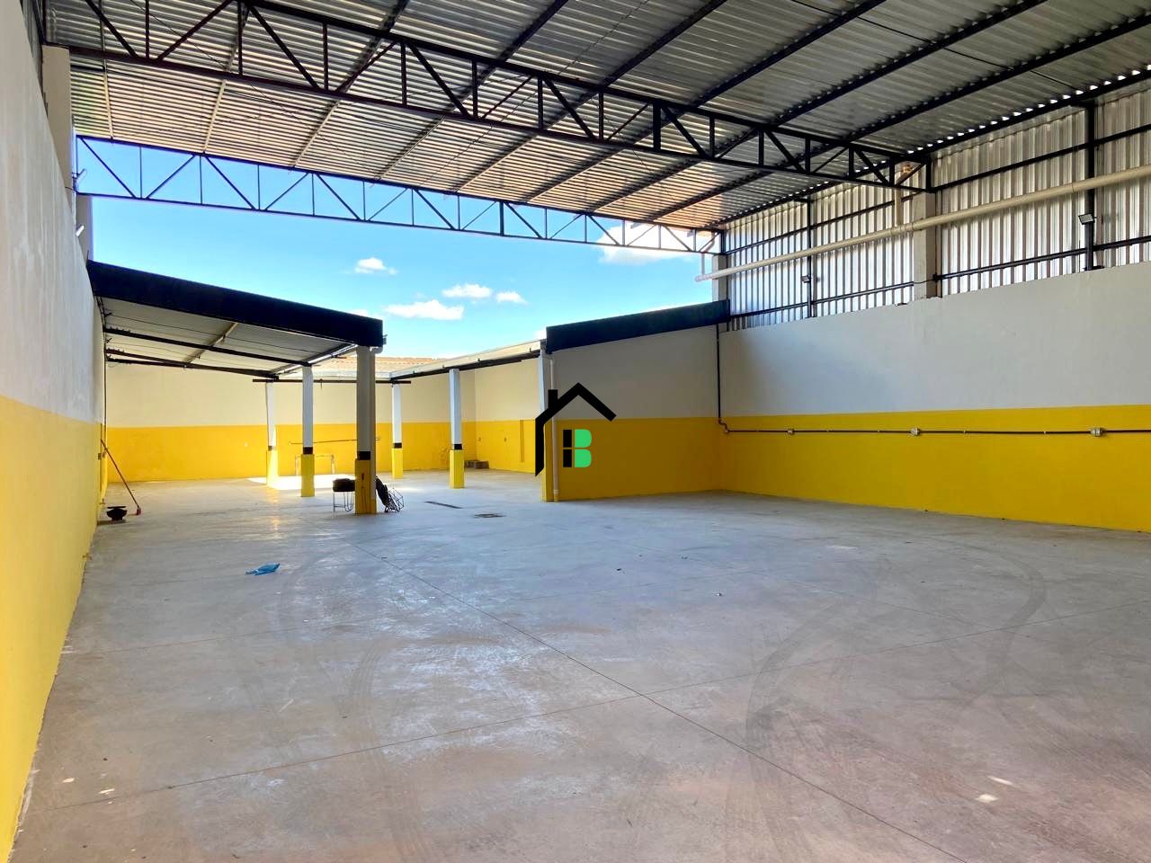 Galpão / Depósito / Armazém de 2 quartos, 390m² no bairro Centro, em Patos de Minas | Eu Corretor