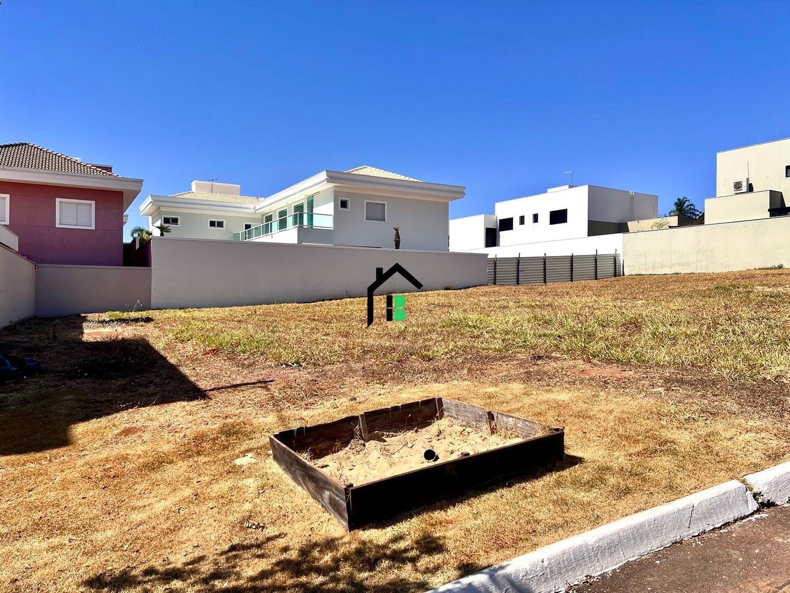 Lote/Terreno de 430m² no bairro Alto dos Caiçaras, em Patos de Minas | Eu Corretor