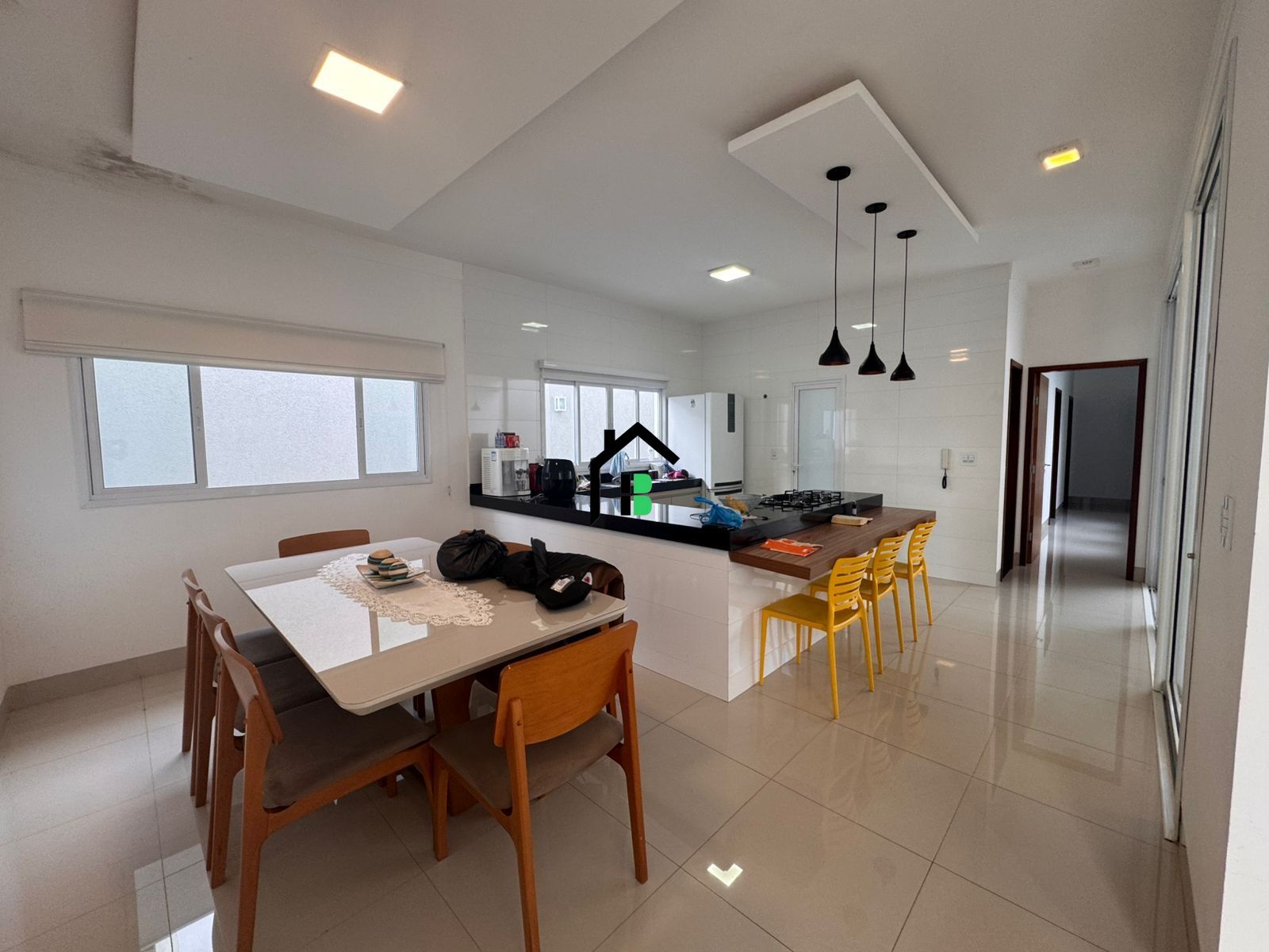 Casa à venda com 3 quartos, 200m² - Foto 3