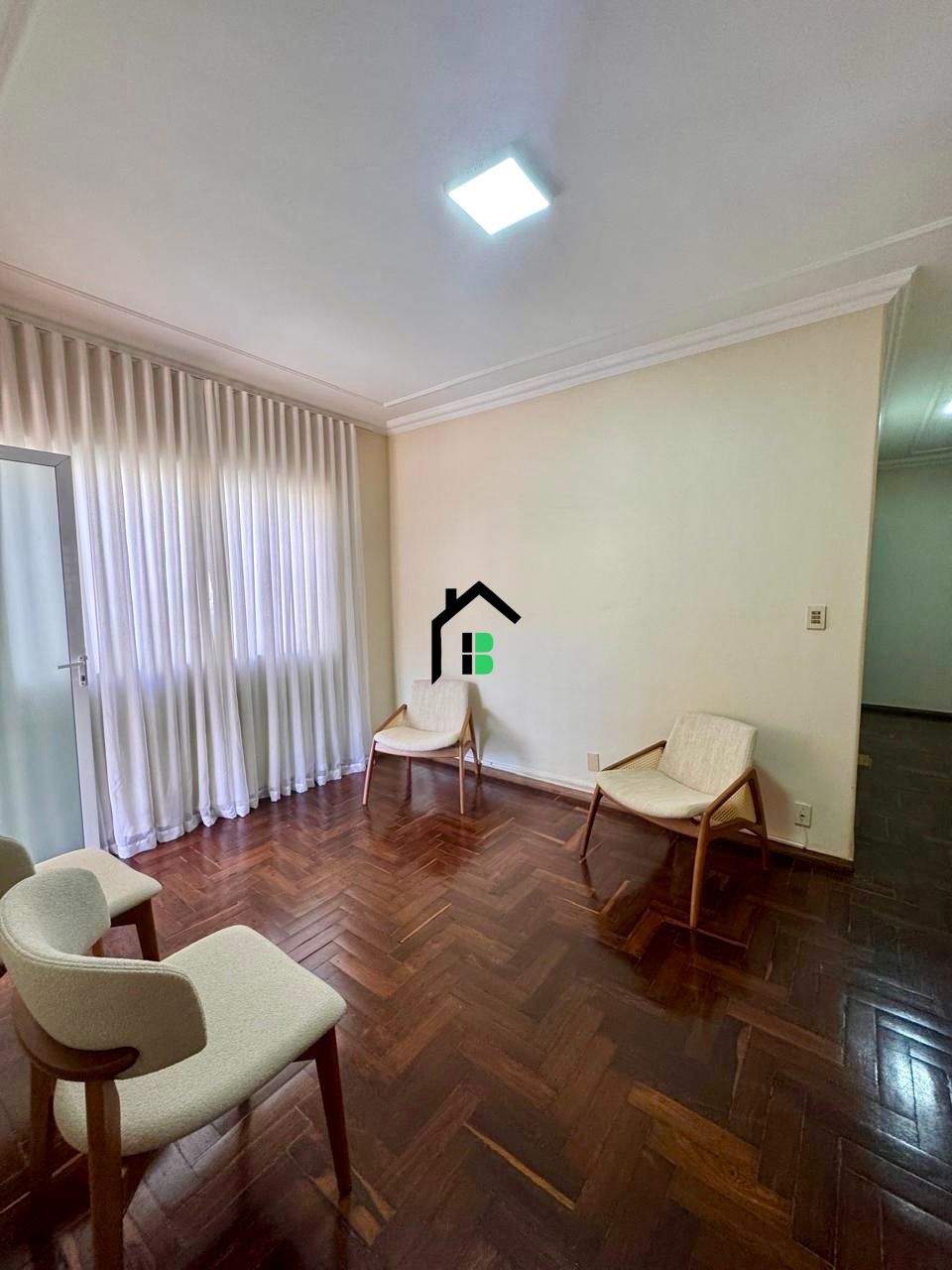 Casa à venda com 4 quartos, 250m² - Foto 1