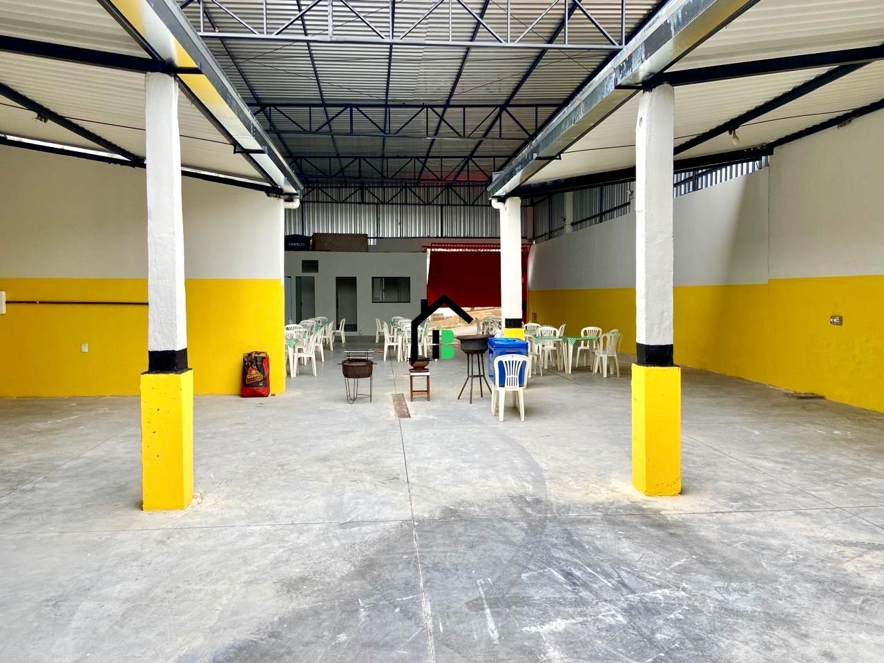 Galpão / Depósito / Armazém de 2 quartos, 390m² no bairro Centro, em Patos de Minas | Eu Corretor