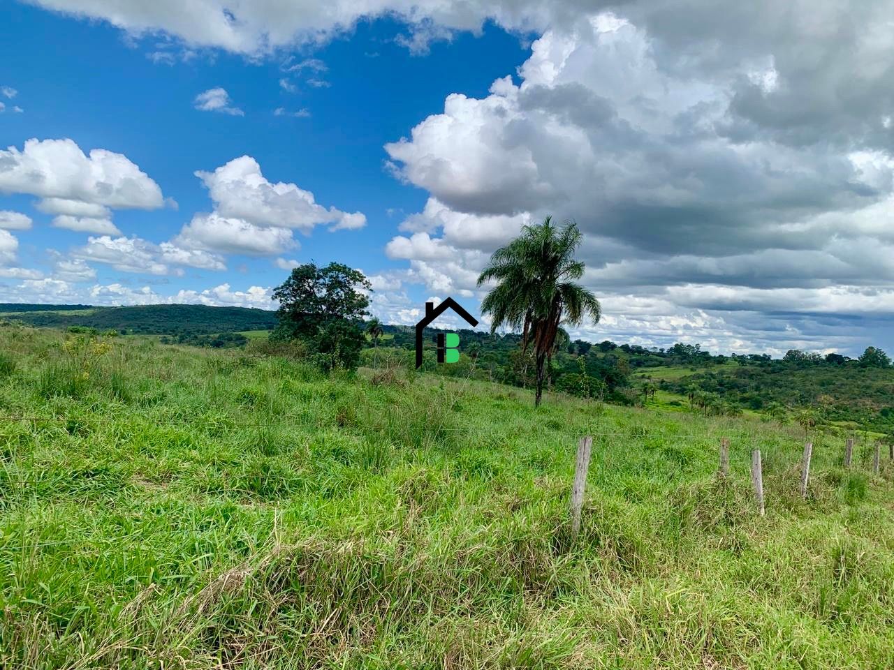 Fazenda à venda com 2 quartos, 830000m² - Foto 1