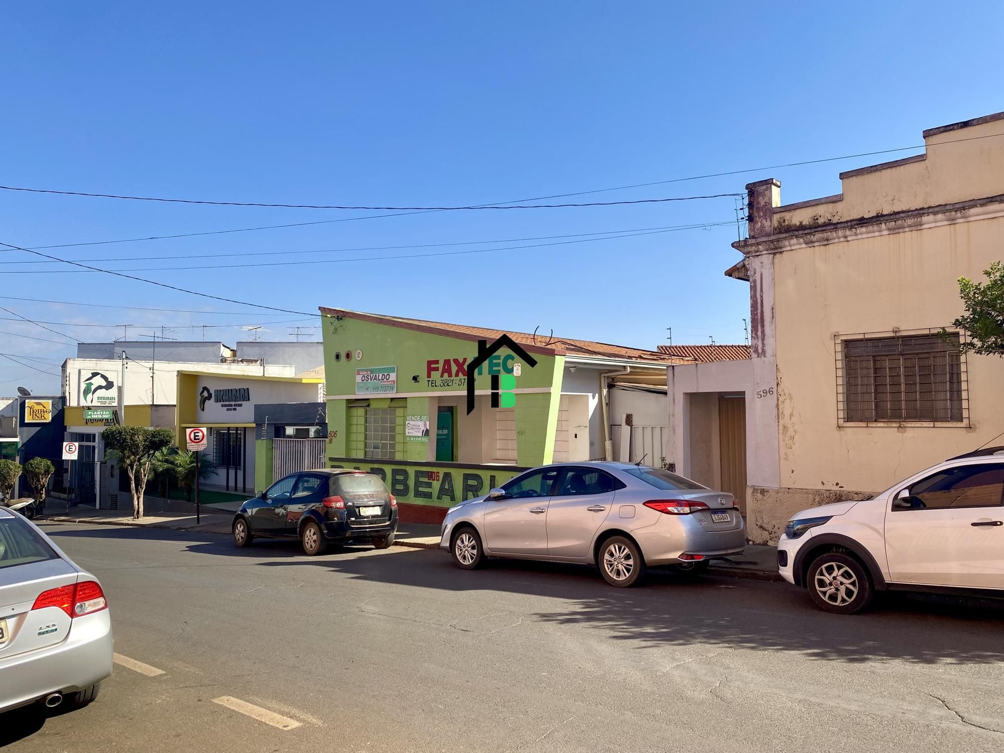 Loja / Salão / Ponto Comercial de 228m² no bairro Centro, em Patos de Minas | Eu Corretor