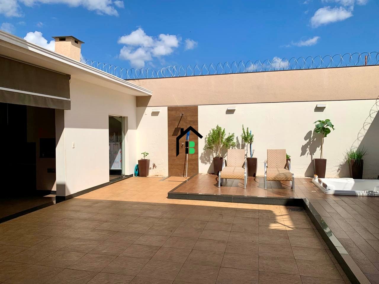 Casa de 3 quartos, 270m² no bairro Aurélio Caixeta, em Patos de Minas | Eu Corretor