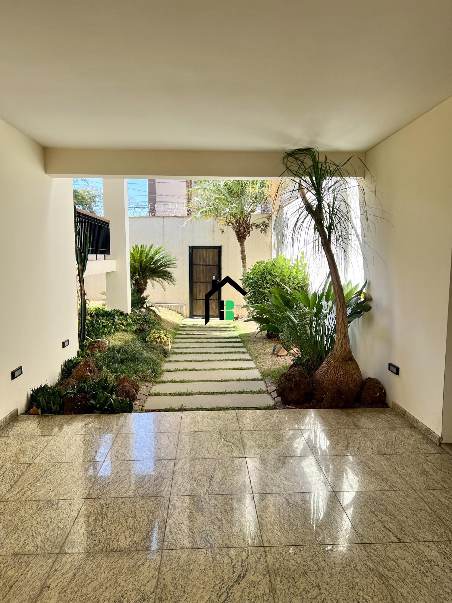 Casa de 6 quartos, 730m² no bairro Jardim Centro, em Patos de Minas | Eu Corretor