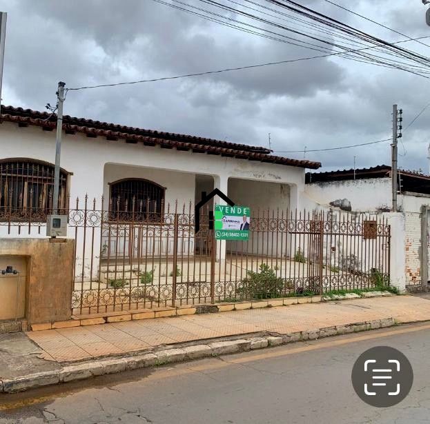 Loja / Salão / Ponto Comercial de 3 quartos, 352m² no bairro Centro, em Patos de Minas | Eu Corretor