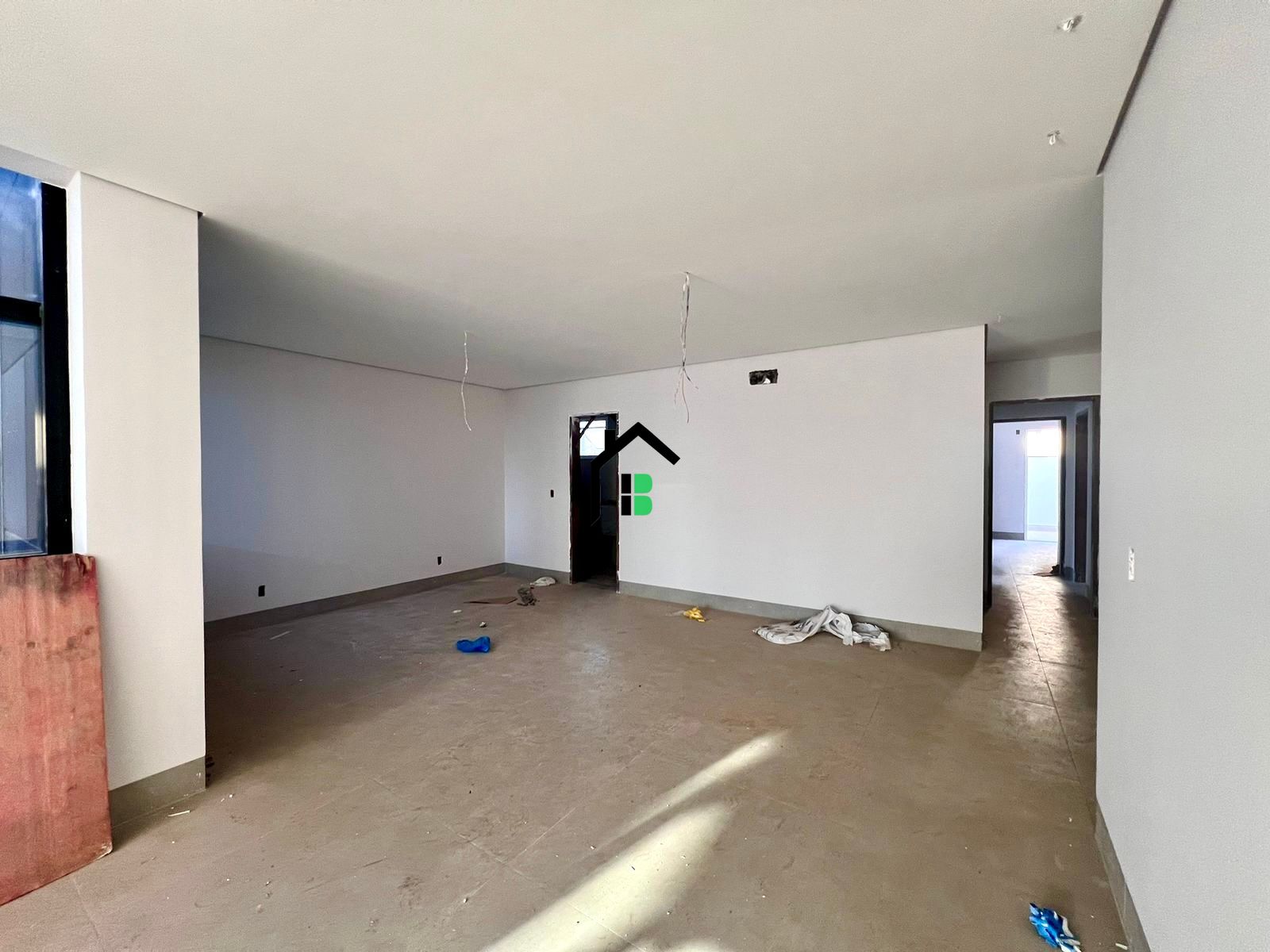 Apartamento à venda com 3 quartos, 130m² - Foto 2