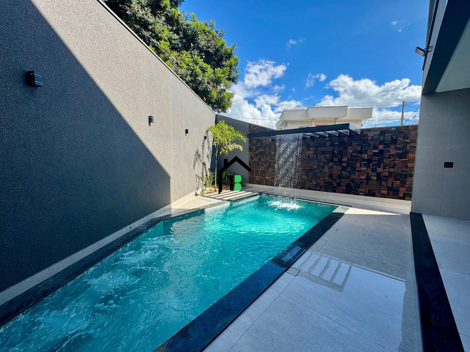 Casa de 5 quartos, 448m² no bairro Alto dos Caiçaras, em Patos de Minas | Eu Corretor