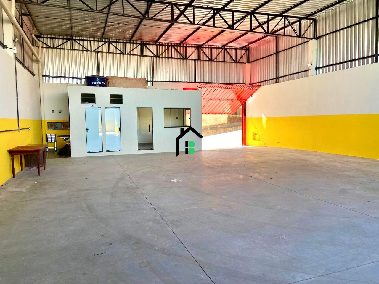 Galpão / Depósito / Armazém de 2 quartos, 390m² no bairro Centro, em Patos de Minas | Eu Corretor