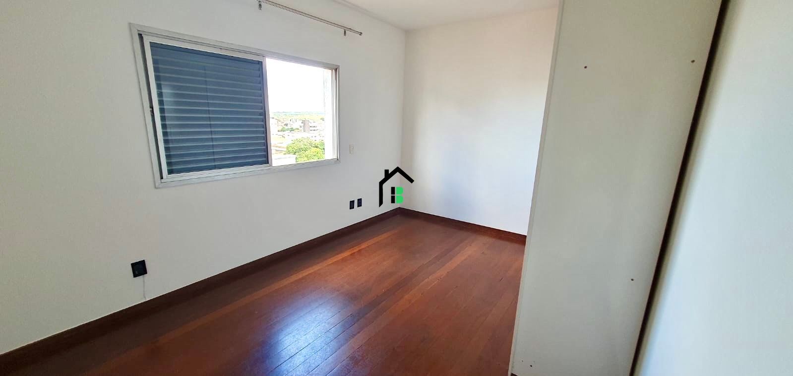 Apartamento à venda com 3 quartos, 140m² - Foto 9