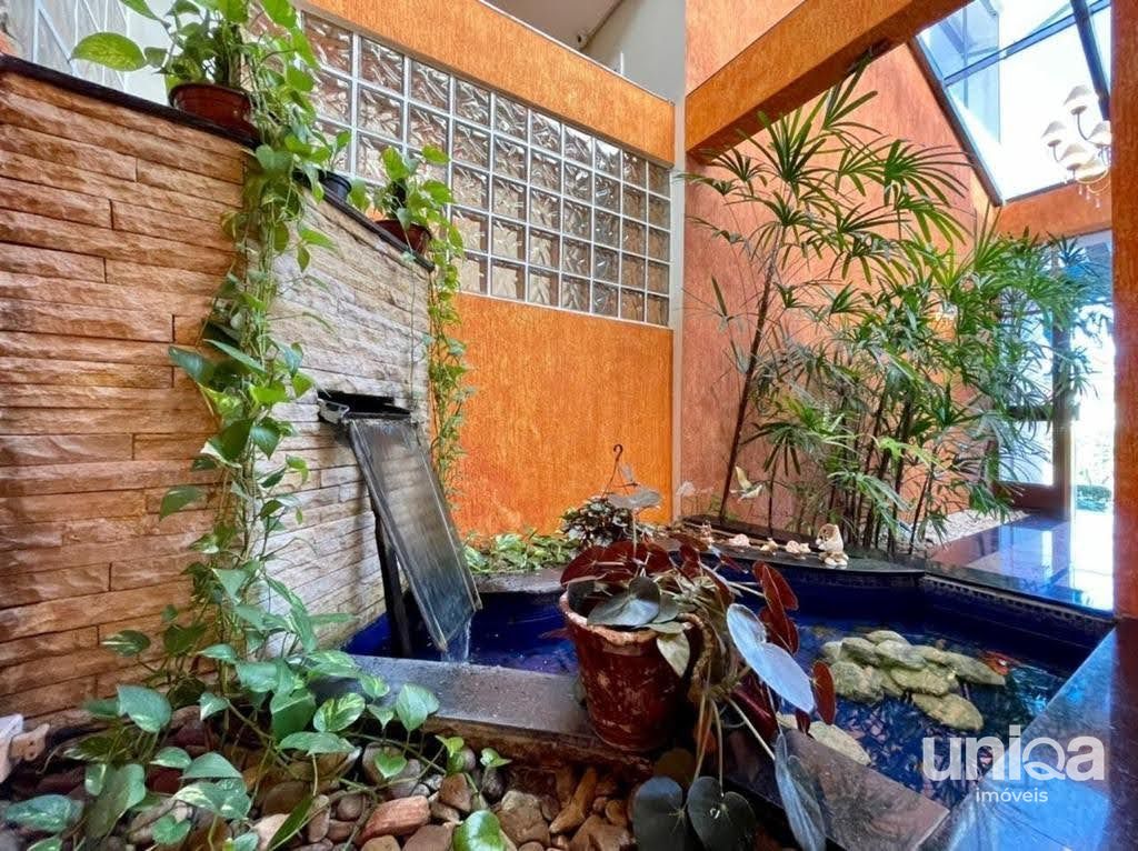 Casa de alto padrão com 06 dormitórios sendo 03 suítes piscina localizada no bai