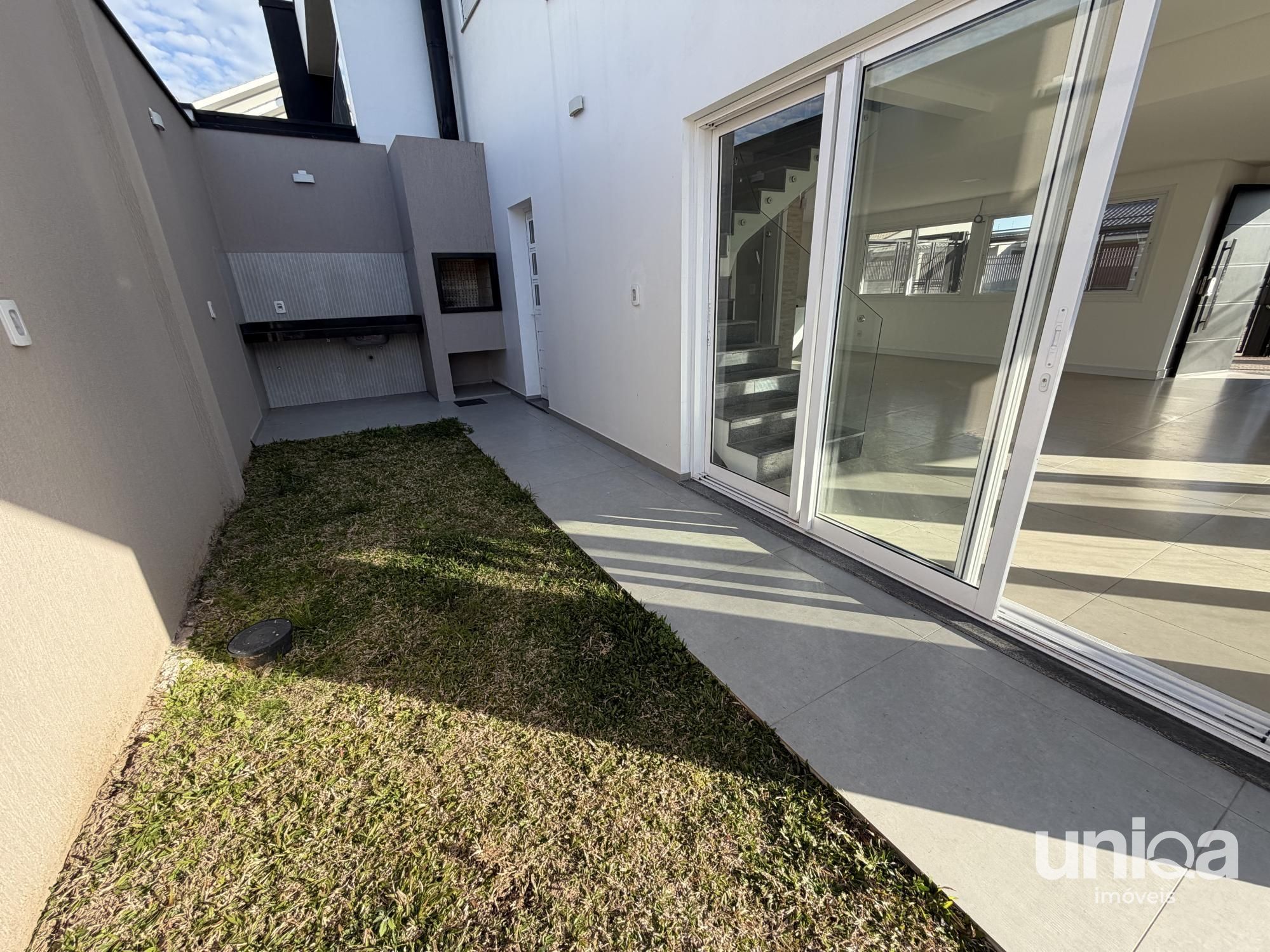 Casa nova 03 dorm com lareira para venda no Parque Santa Lúcia em Camobi