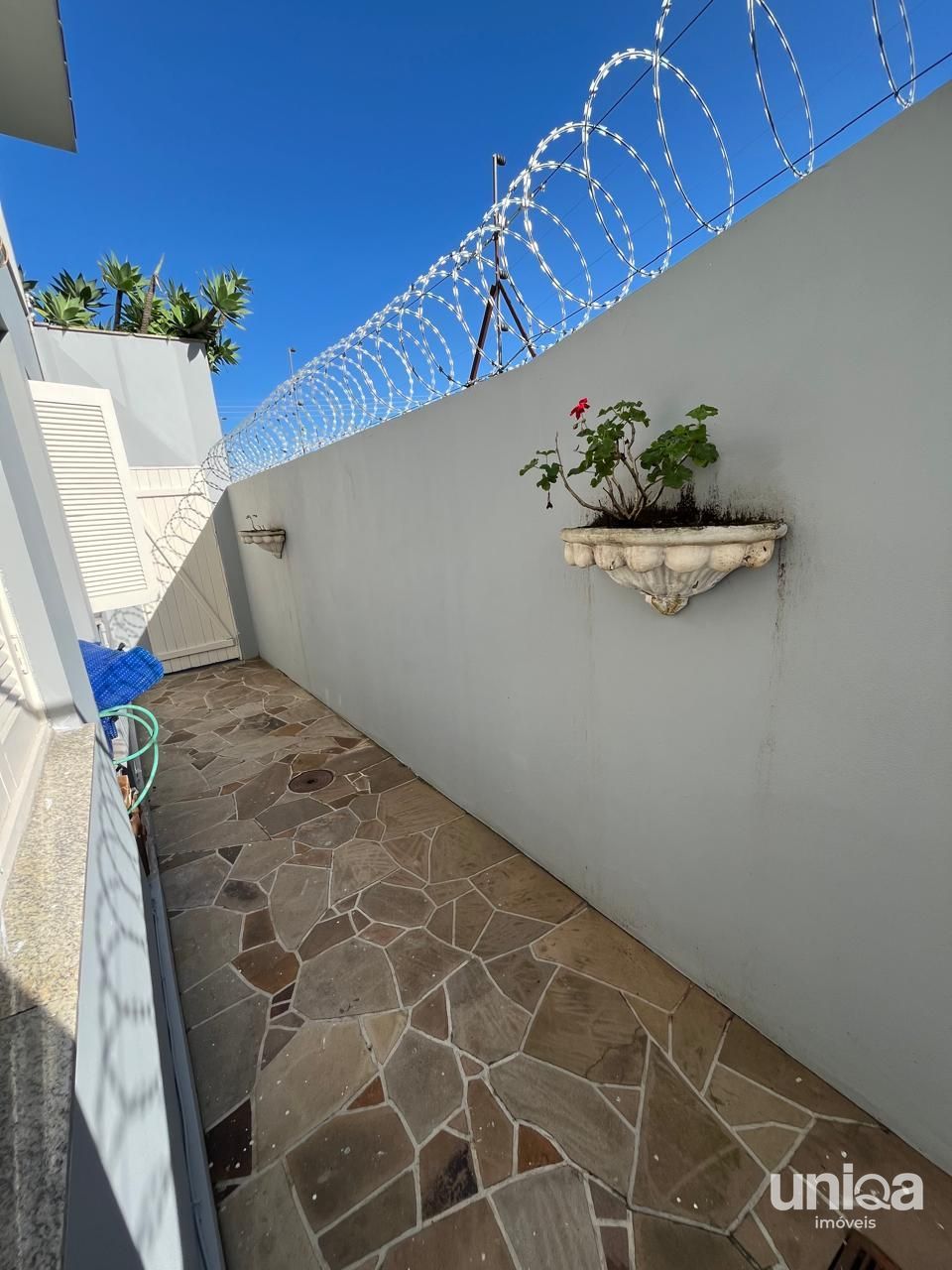 Vendo casa alto padrão 04 dormitórios próximo ao clube tênis