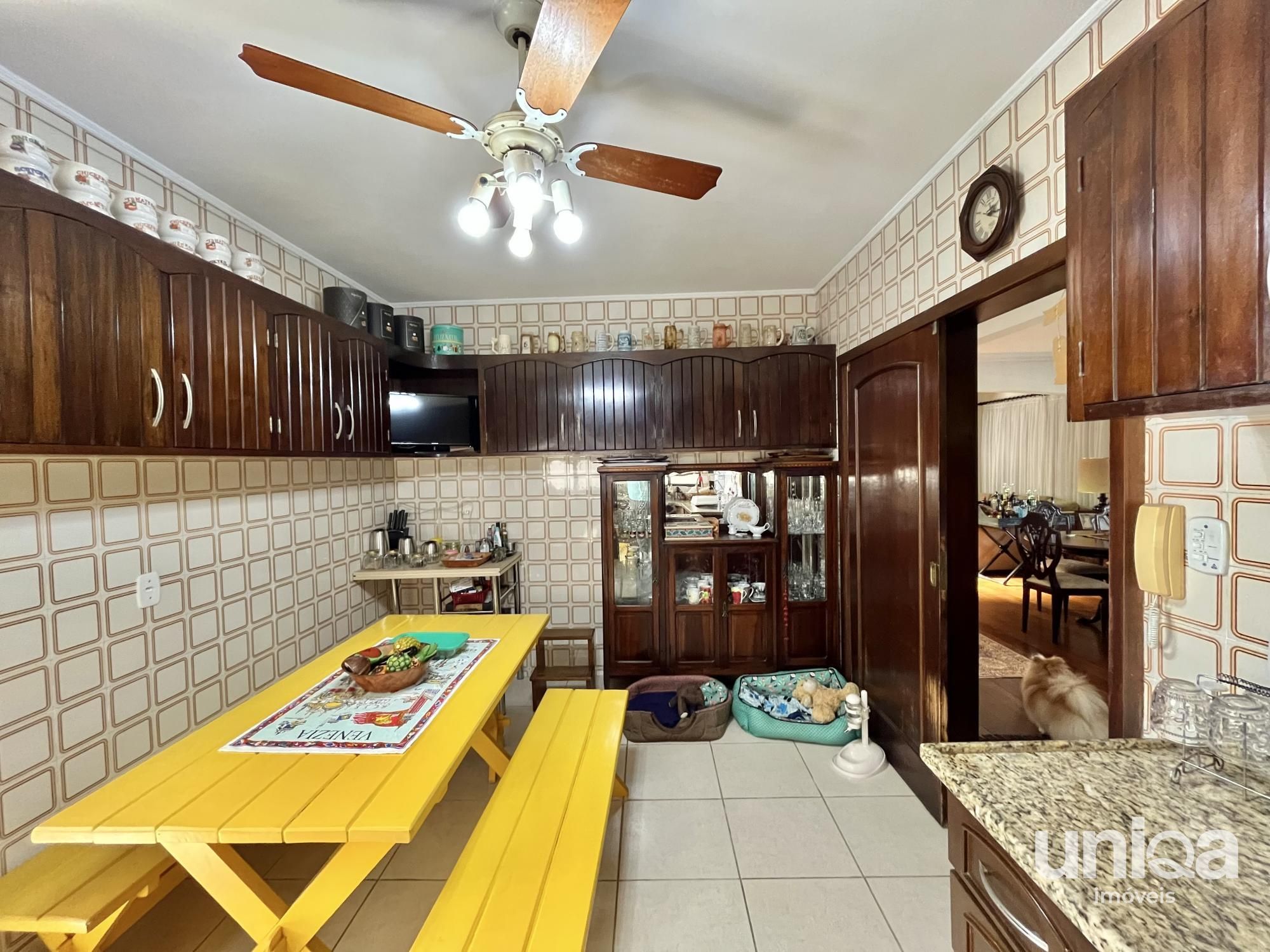 Casa para venda de 05 dormitórios em Santa Maria