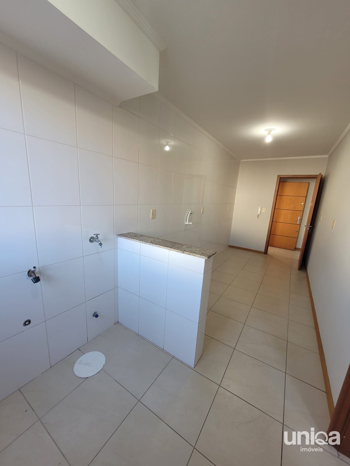 Apartamento com 3 dormitórios, sacada, churrasqueira e garagem próximo a UFSM