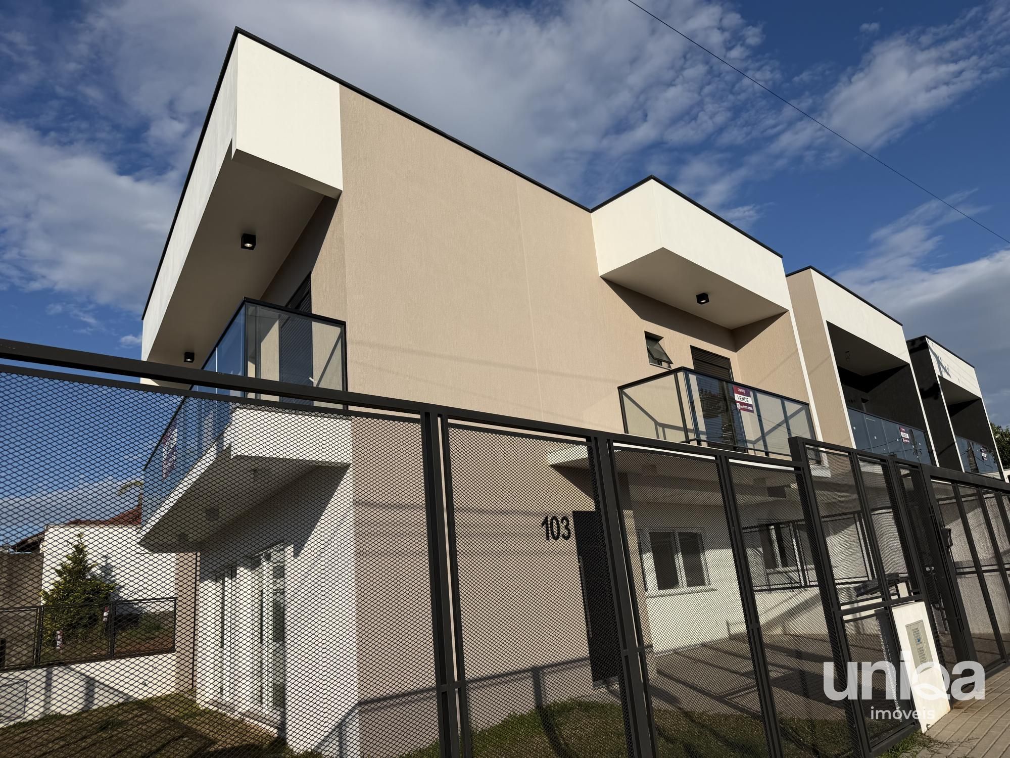 Casa nova 03 dorm com lareira para venda no Parque Santa Lúcia em Camobi