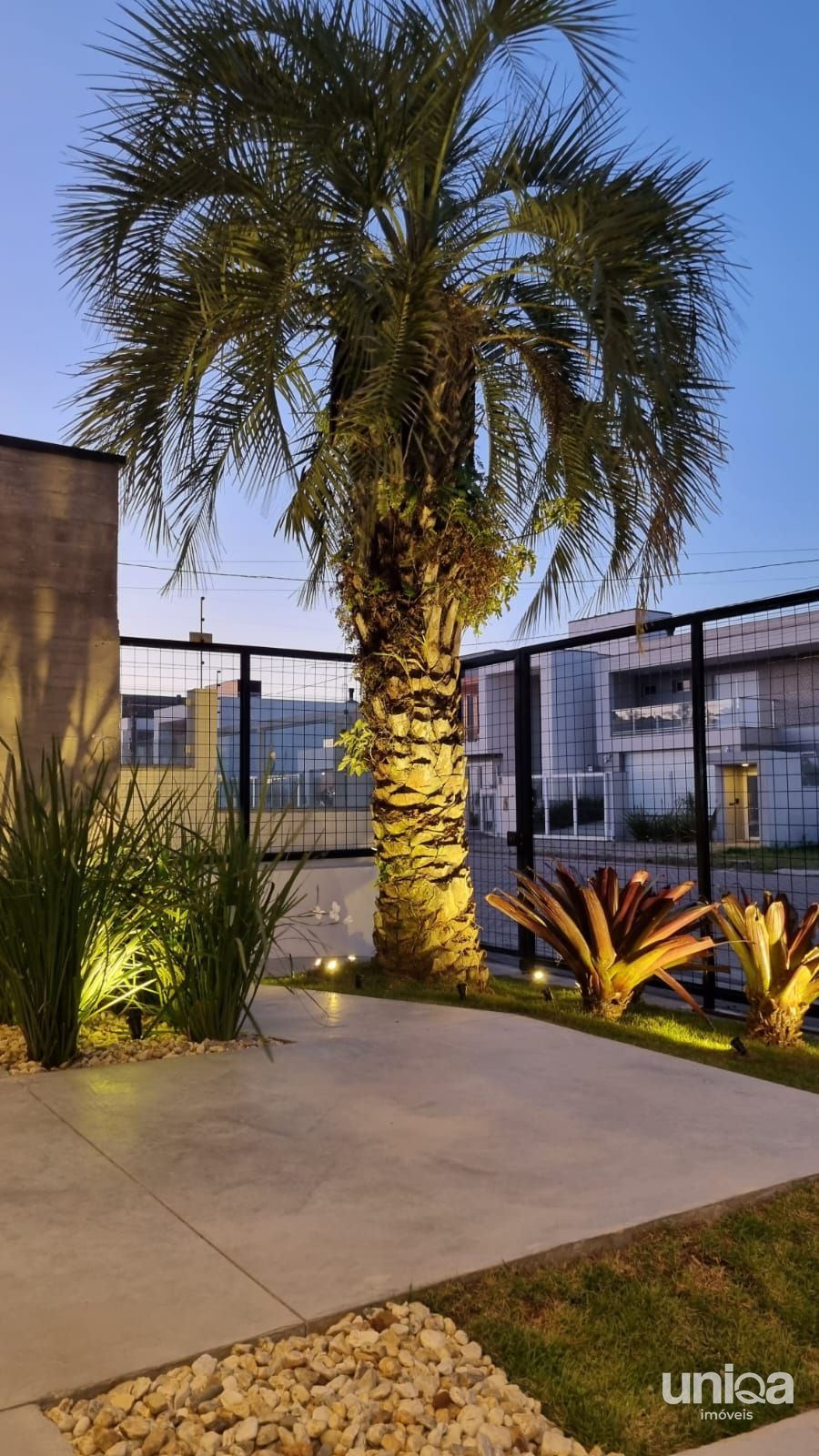 Casa 357m2 03 suítes + escritório piscina no Terras de Santorini Bairro São José