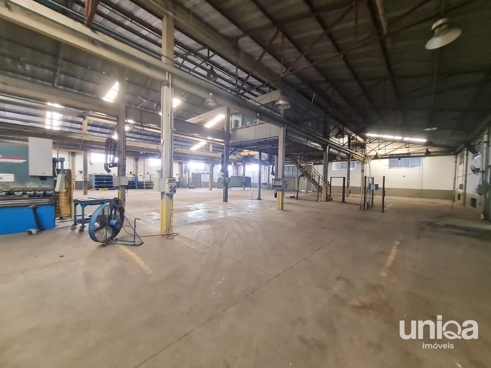 Alugo Pavilhões industriais 6.000m2 Escritório Refeitório em camobi - área 2,5ha - foto 21