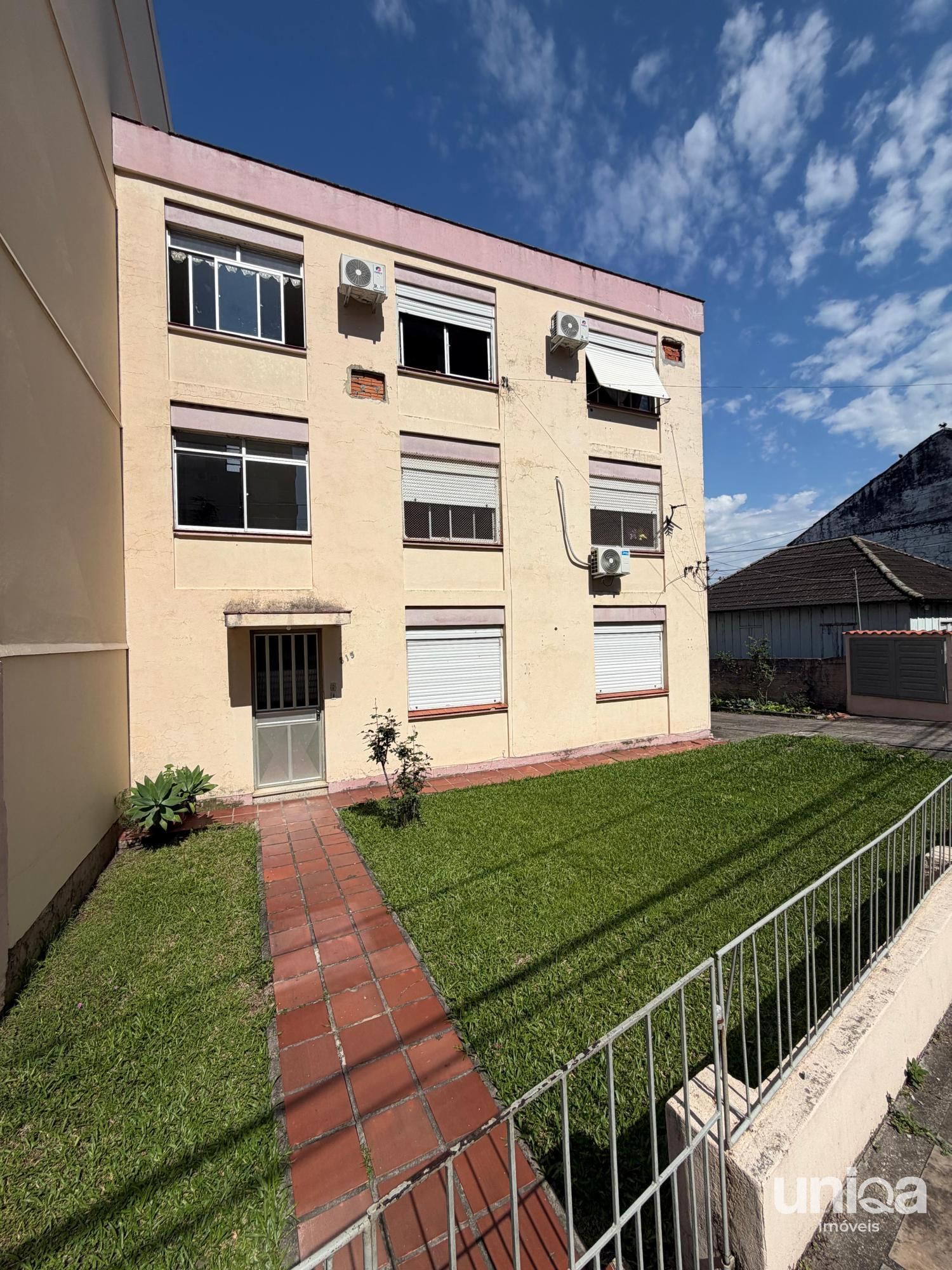 Apto 03 quartos garagem para venda no bairro Fatima em Santa Maria RS