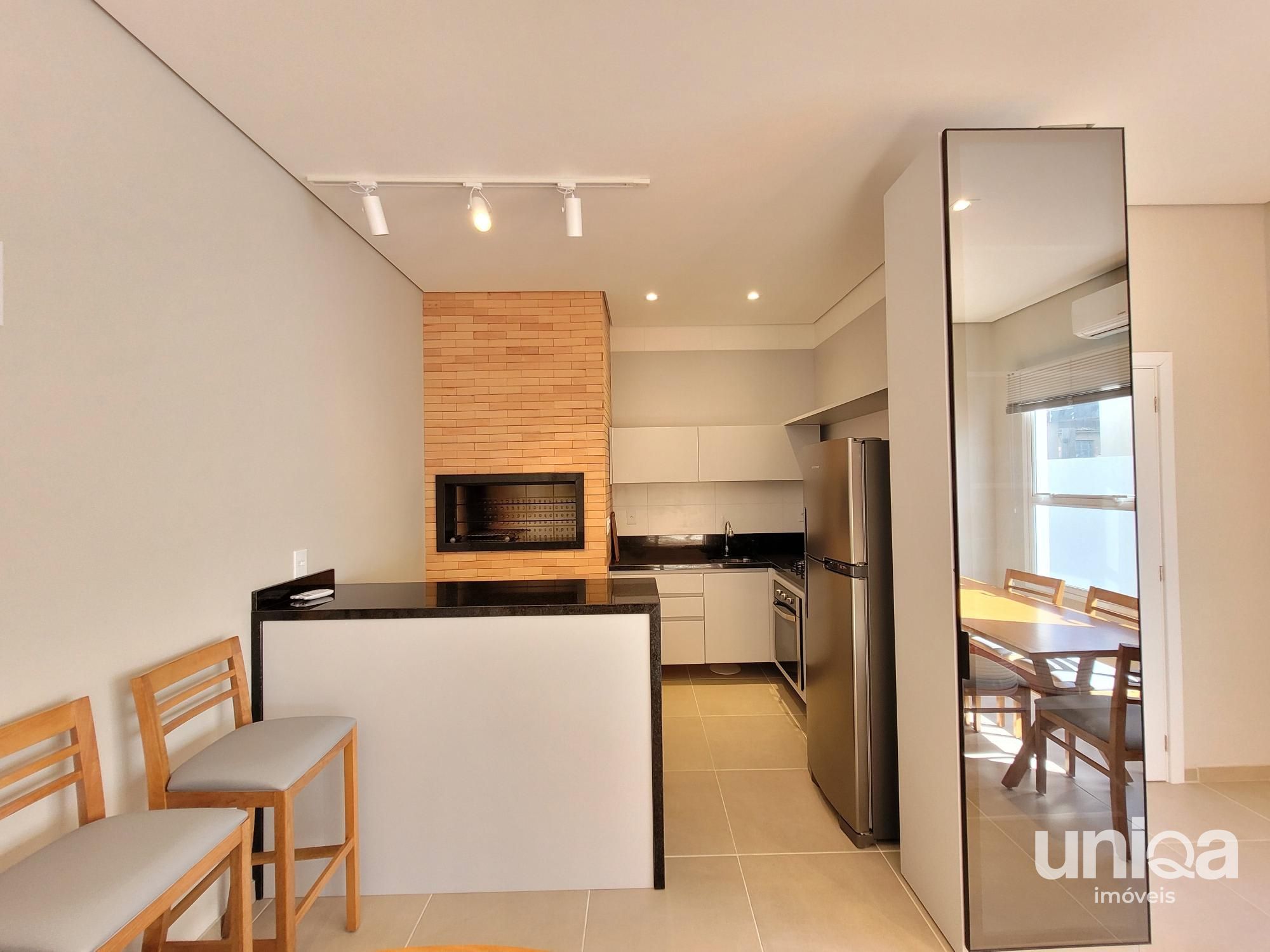 Apartamento 2 dormitórios, com churrasqueira , sacada e garagem