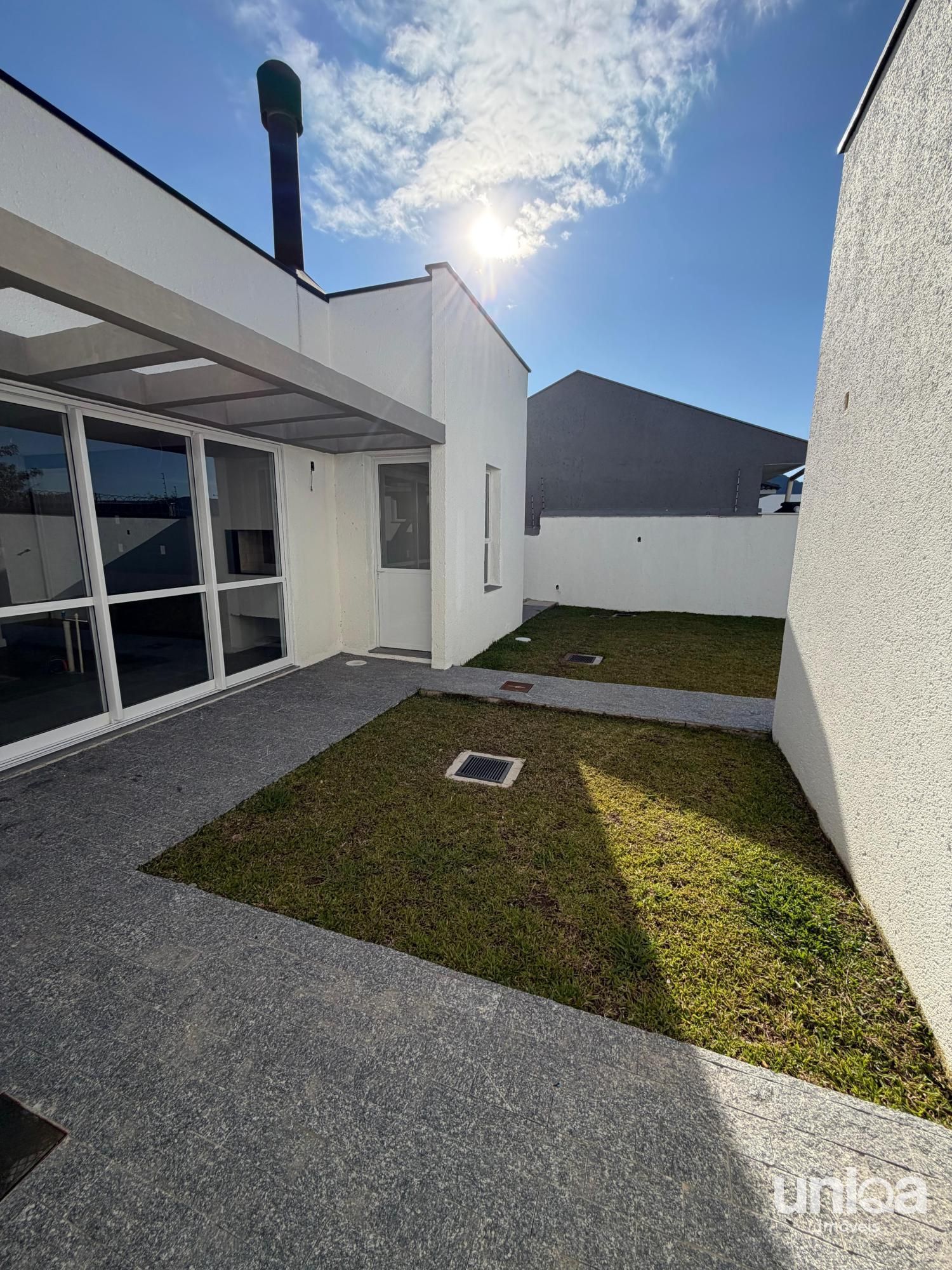 Casa térrea 03 quartos, suíte garagem 02 carros Cond Villa Leona bairro São José