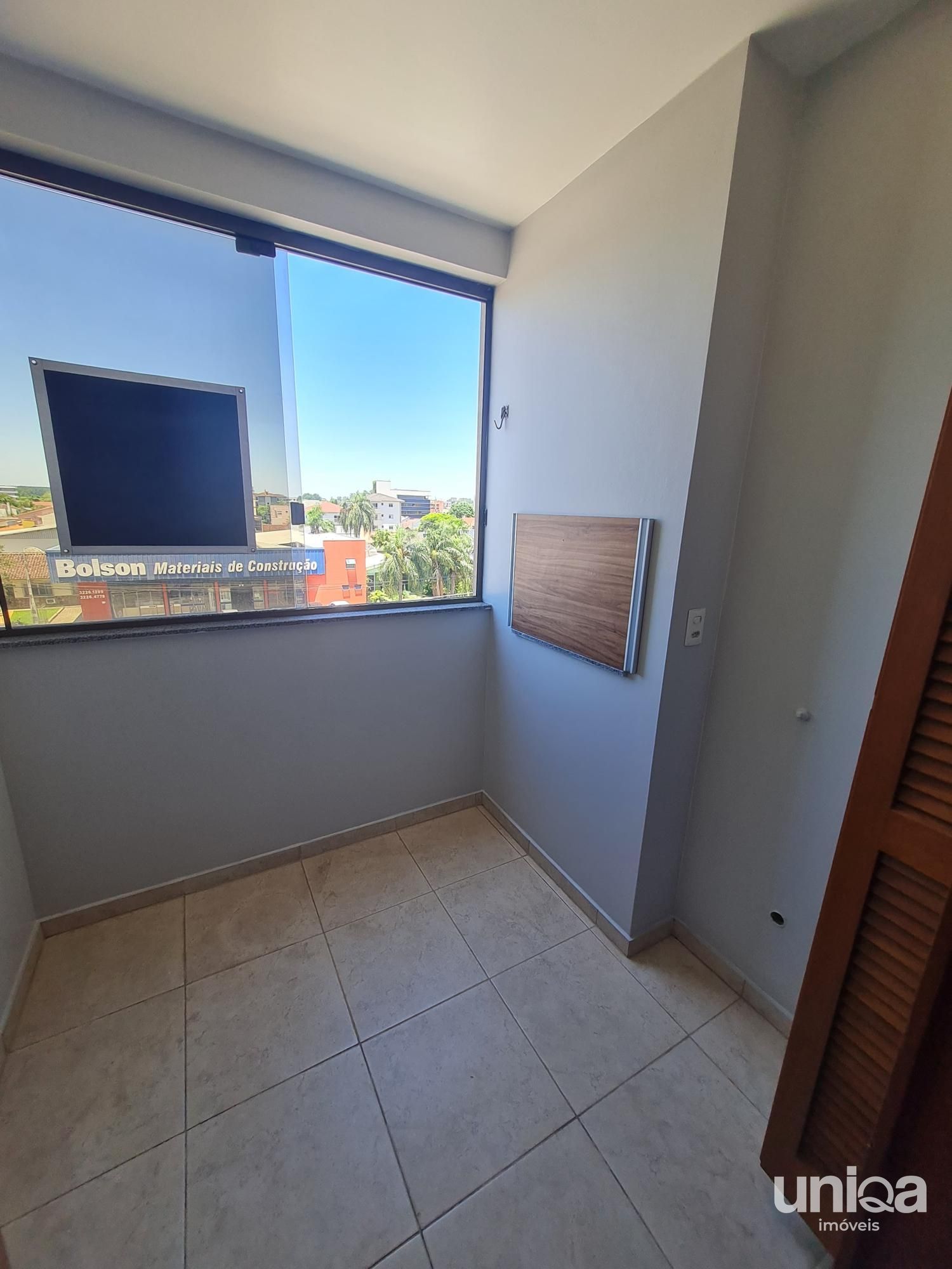 Apartamento 02 dormitórios Suíte Sacada e Churrasqueira no ed Monte Castello em