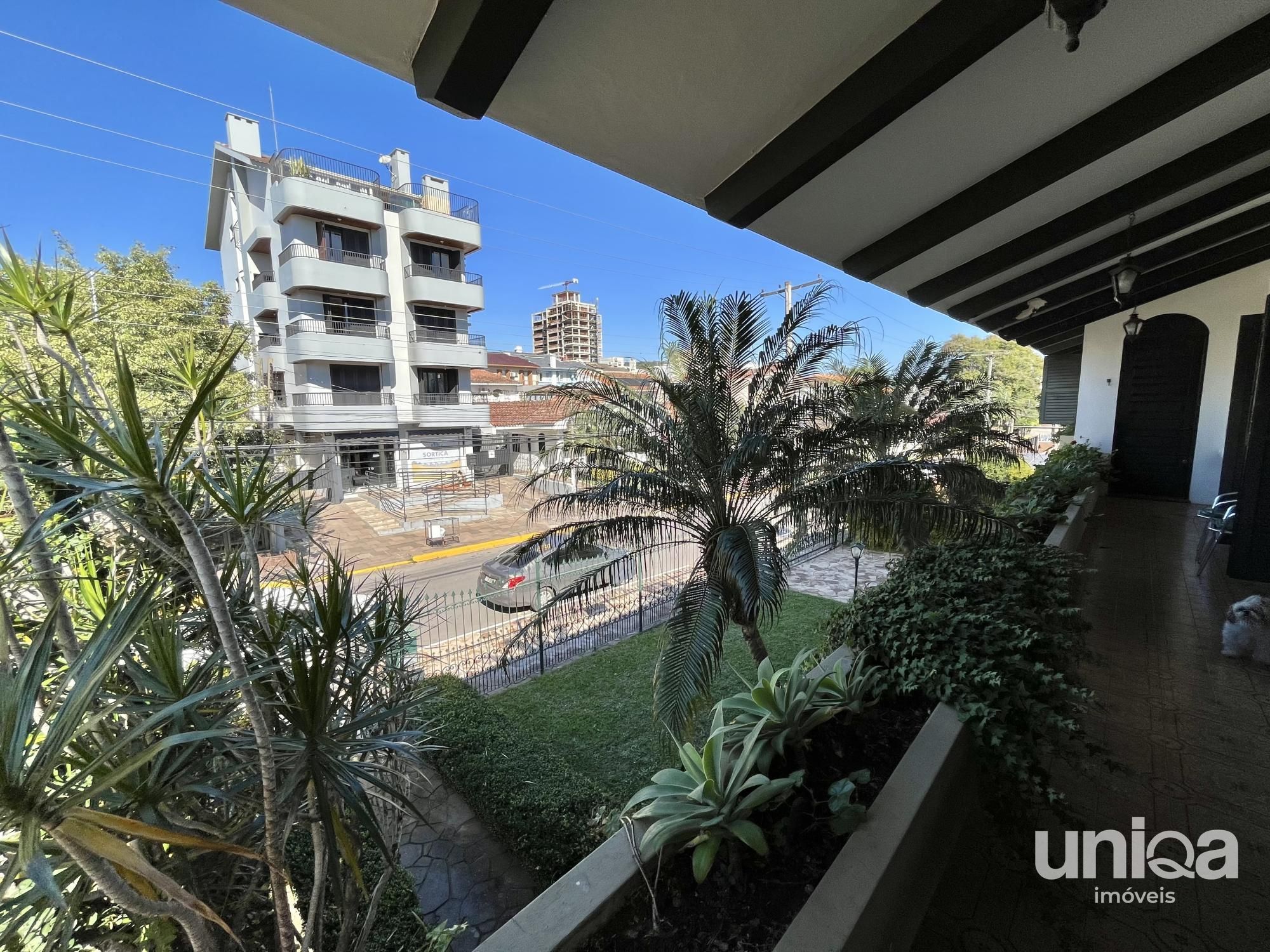 Casa para venda de 05 dormitórios em Santa Maria