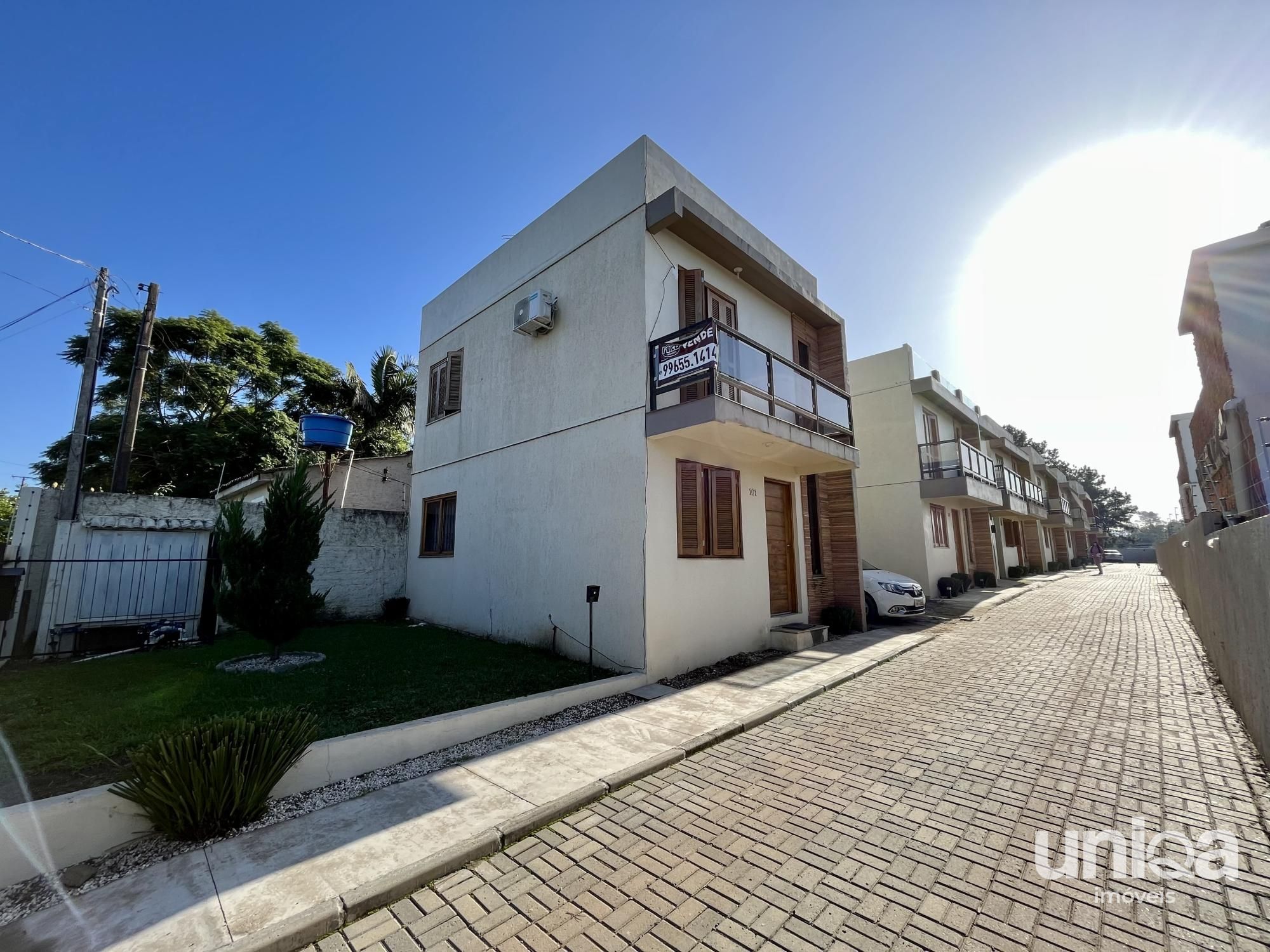 Casa á venda de 2 dormitórios em condomínio fechado