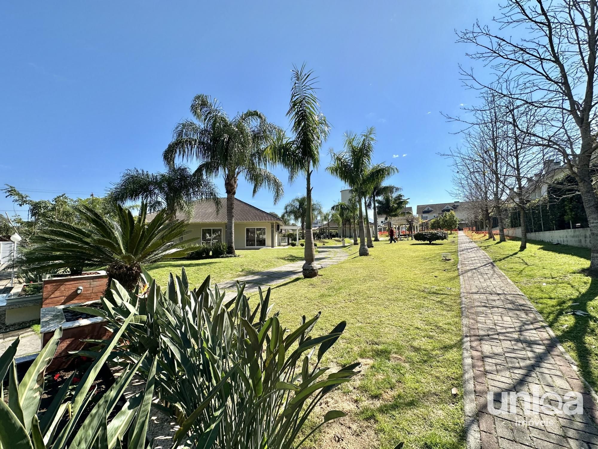 Casa estilo Sobrado para venda em Santa Maria com 03 dormitórios Garagem para 02