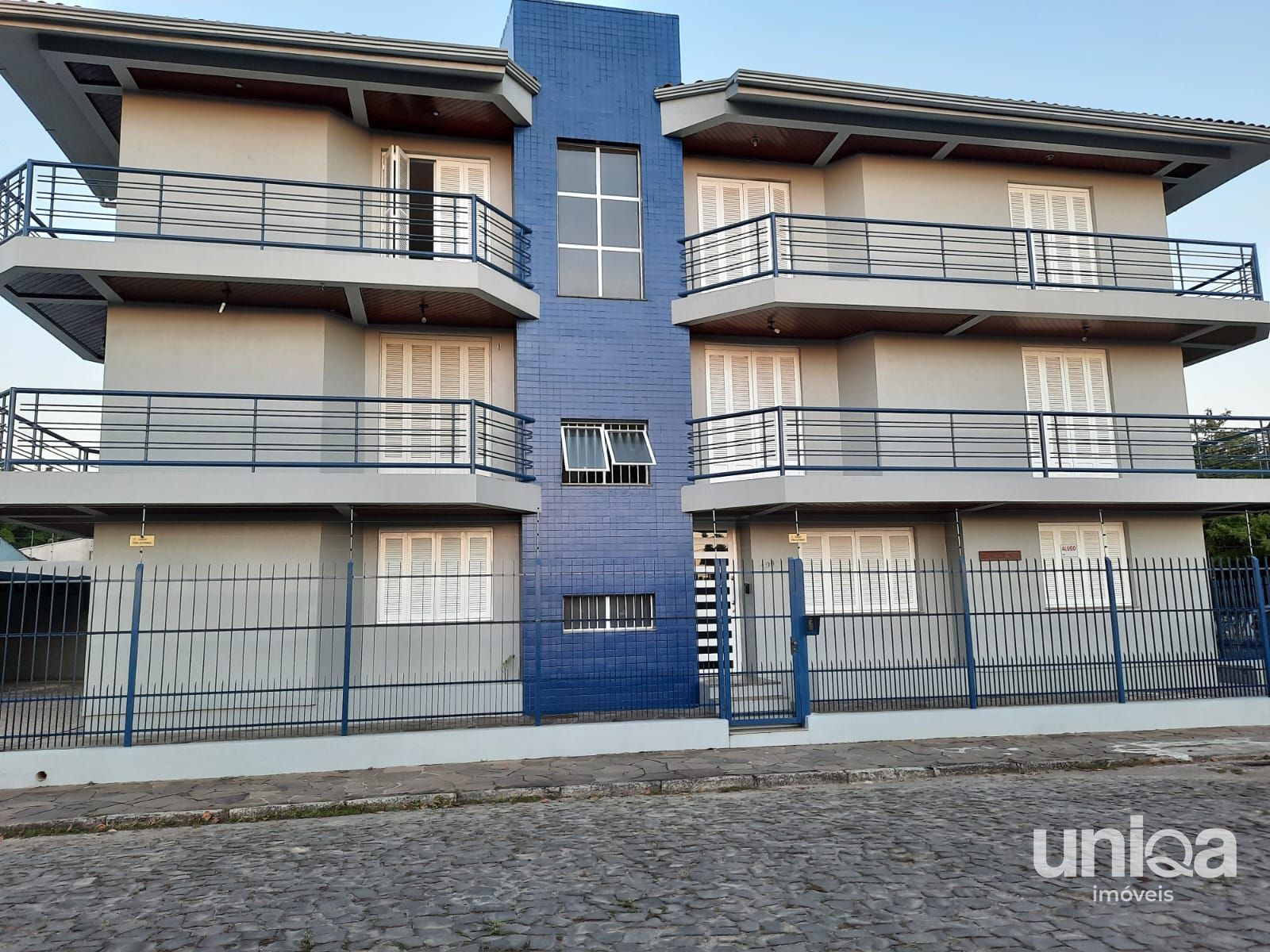 Apto térreo 02 quartos suíte cozinha gourmet churrasqueira garagem perto da UFSM