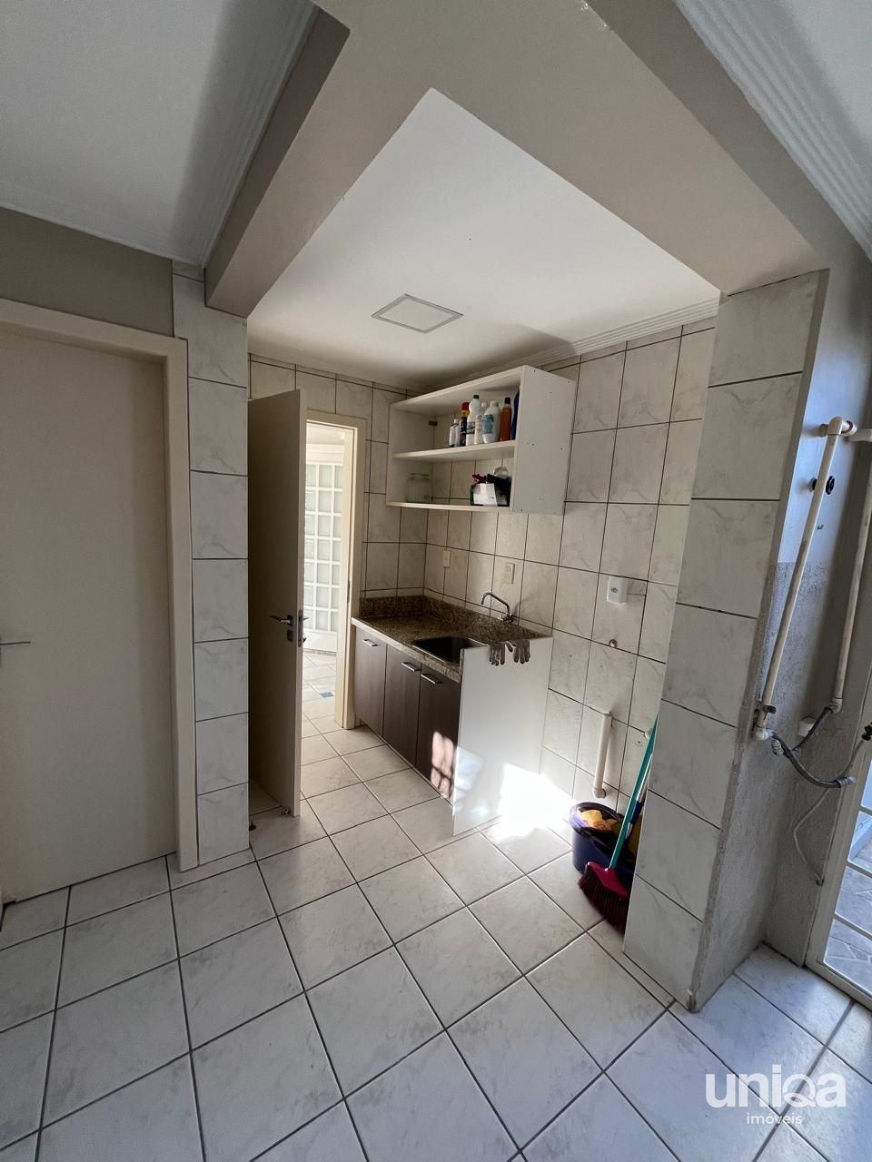 Vendo casa alto padrão 04 dormitórios próximo ao clube tênis