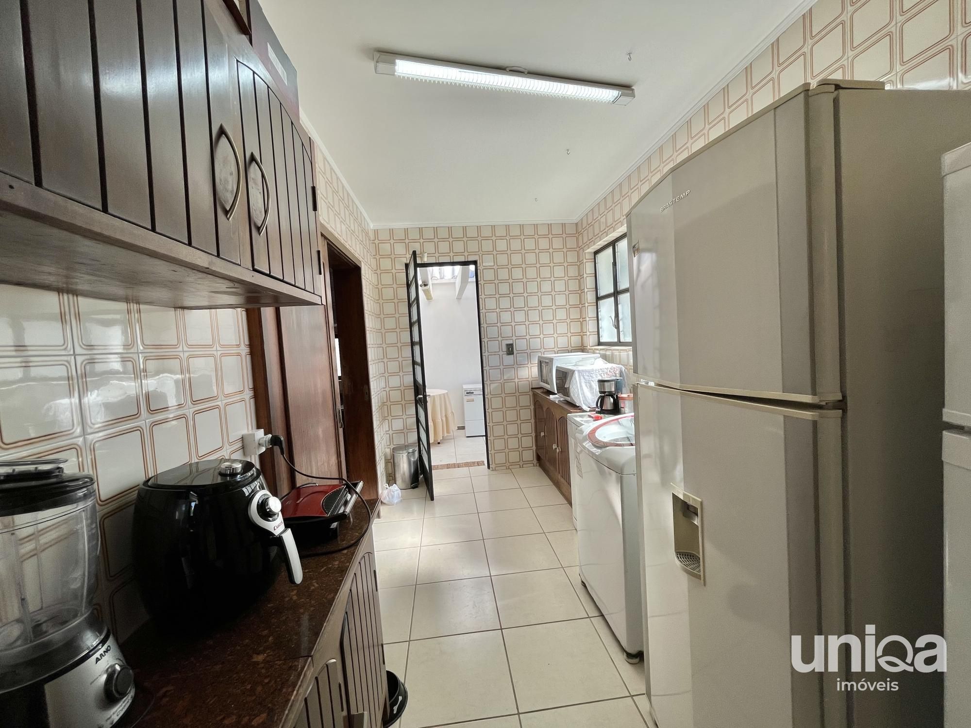Casa para venda de 05 dormitórios em Santa Maria