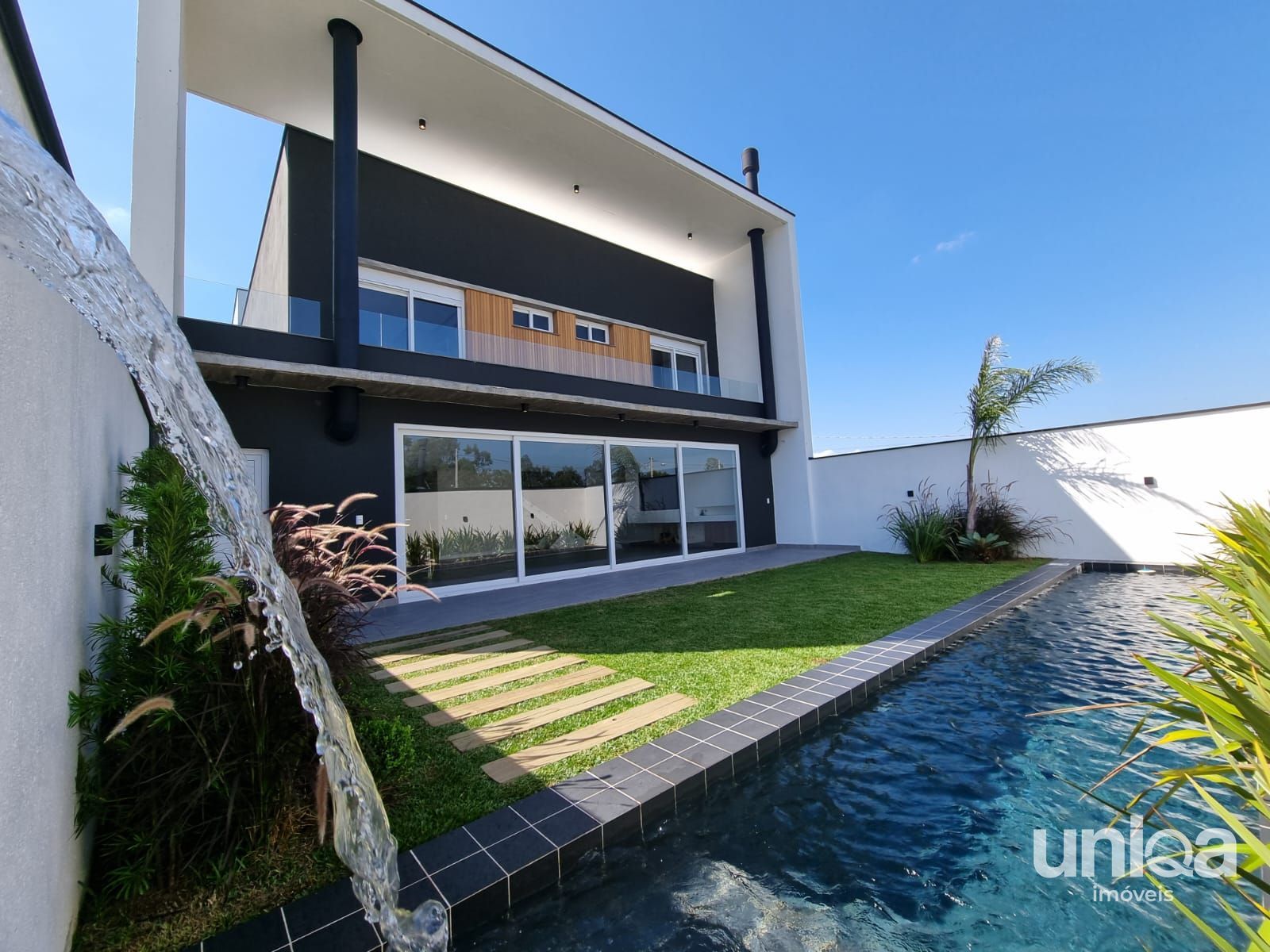 Casa 357m2 03 suítes + escritório piscina no Terras de Santorini Bairro São José