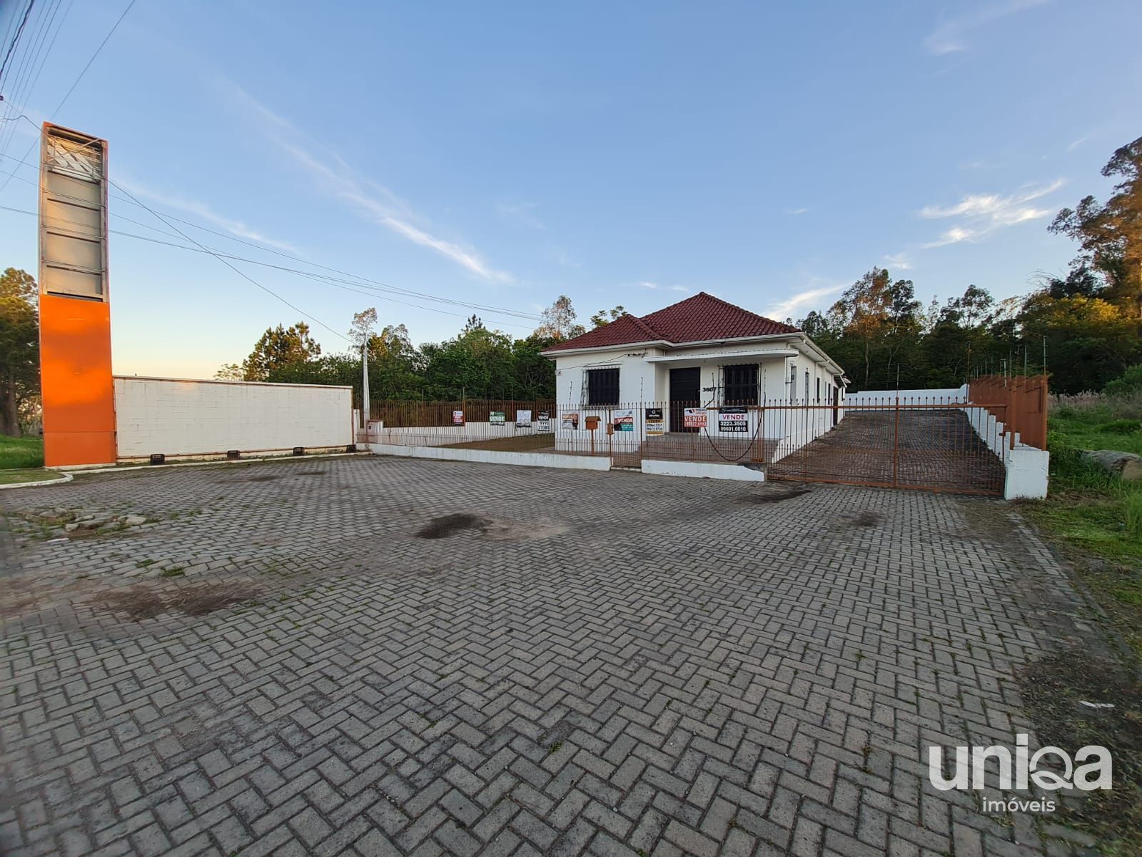 Casa comercial 131m2 para venda na Avenida Prefeito Evandro Behr em camobi com a