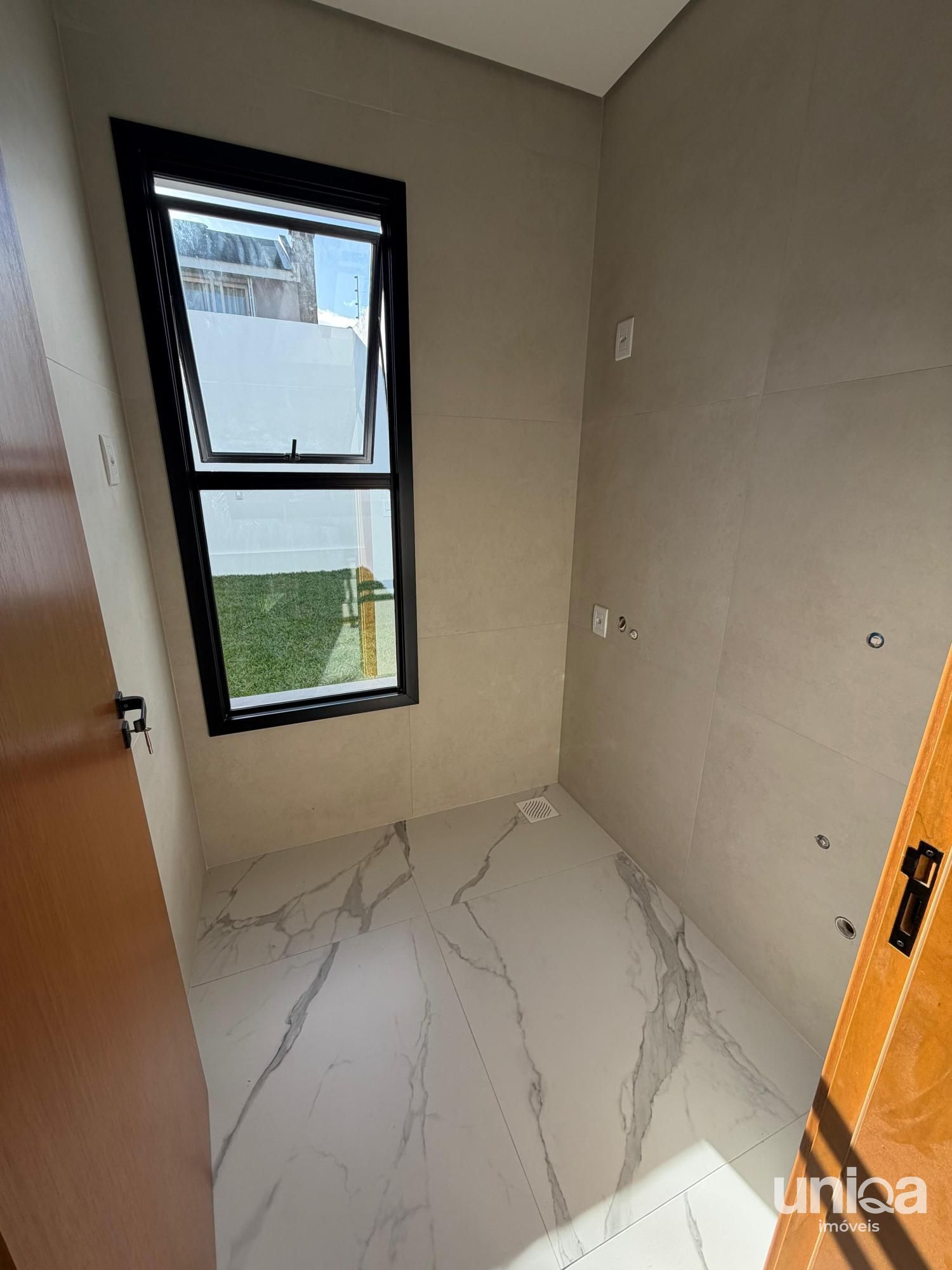 Casa nova 148m2 quarto/escritório no térreo + 02 suítes andar superior Camobi