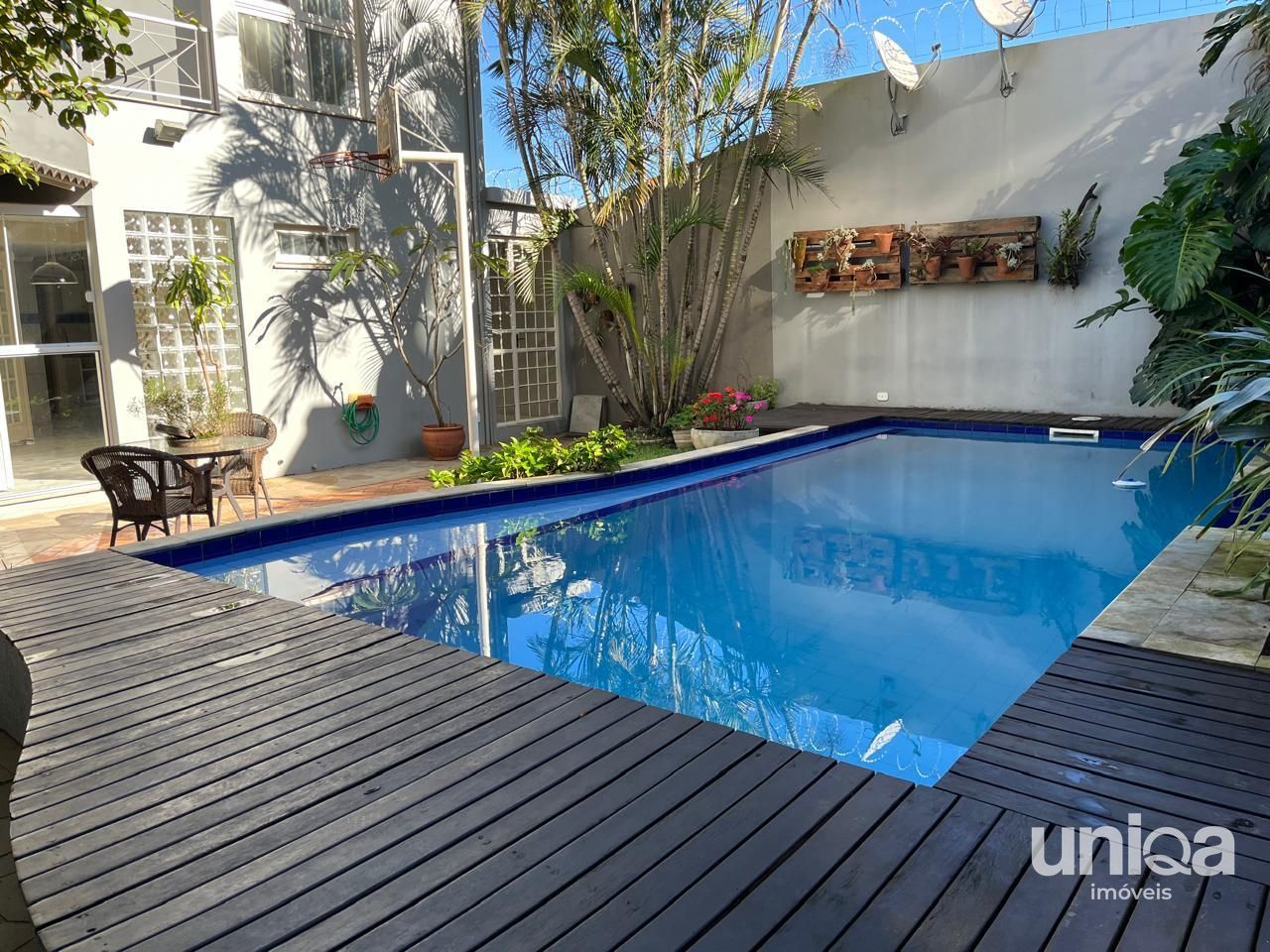 Vendo casa alto padrão 04 dormitórios próximo ao clube tênis