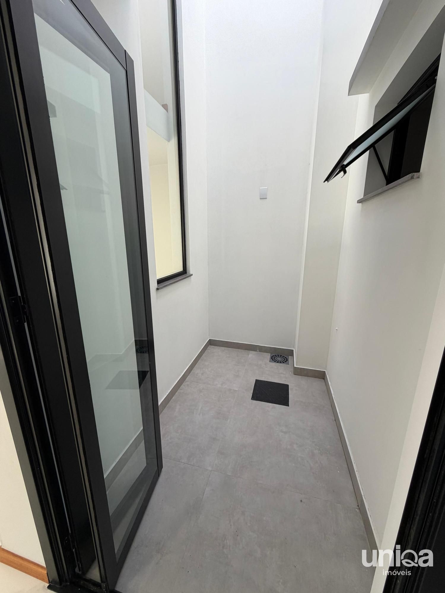 Casa nova 148m2 quarto/escritório no térreo + 02 suítes andar superior Camobi