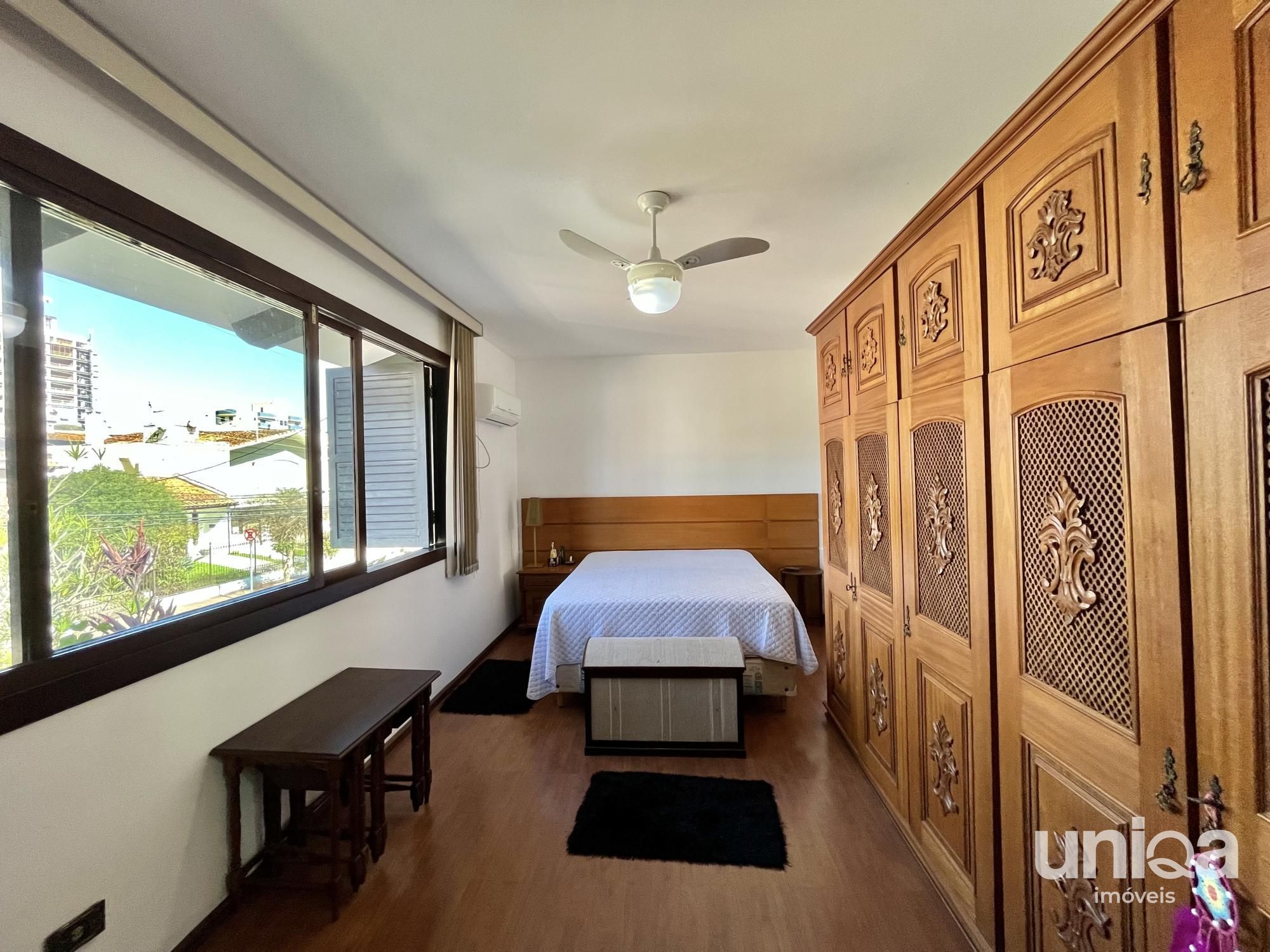 Casa para venda de 05 dormitórios em Santa Maria