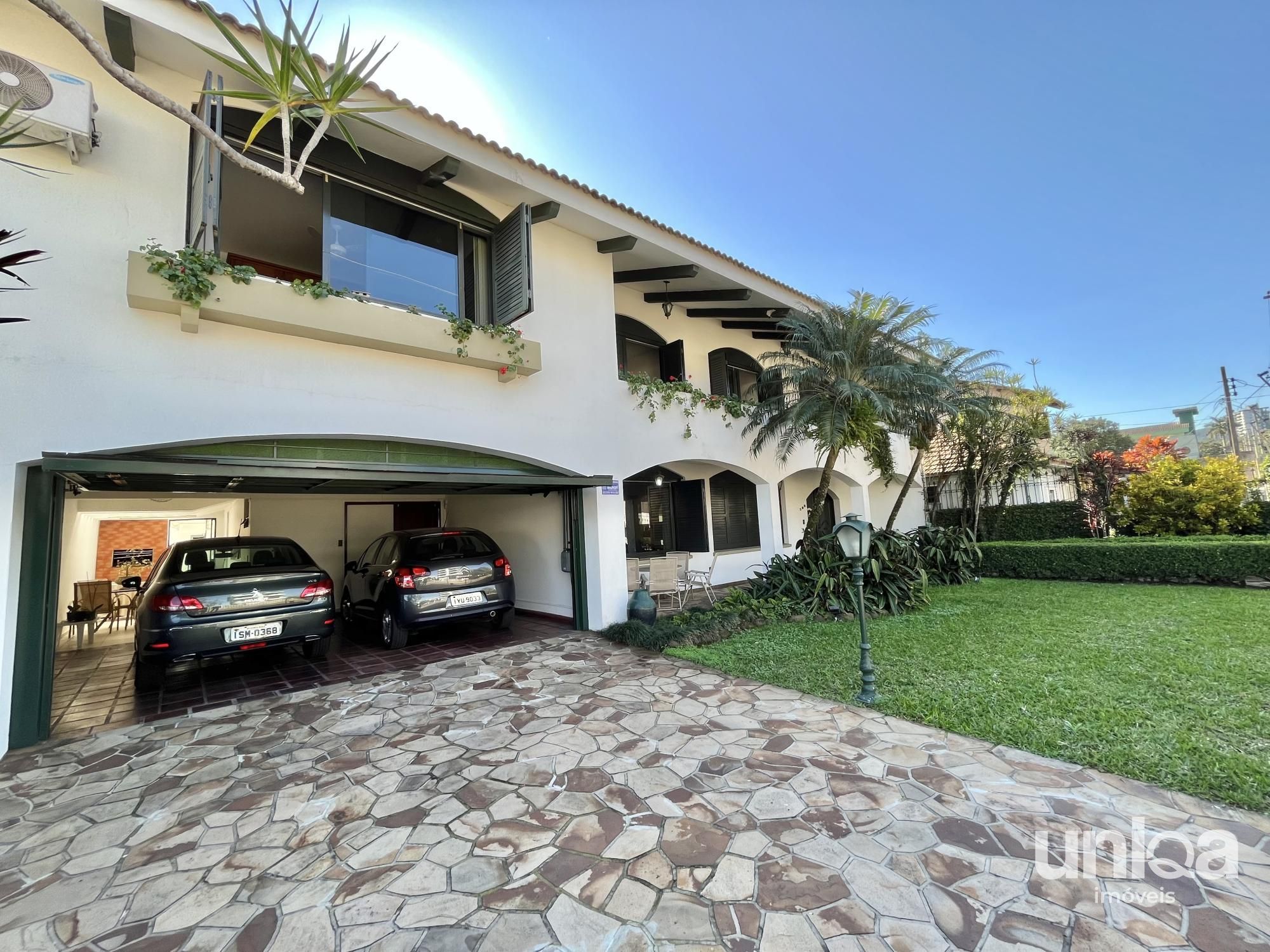 Casa para venda de 05 dormitórios em Santa Maria