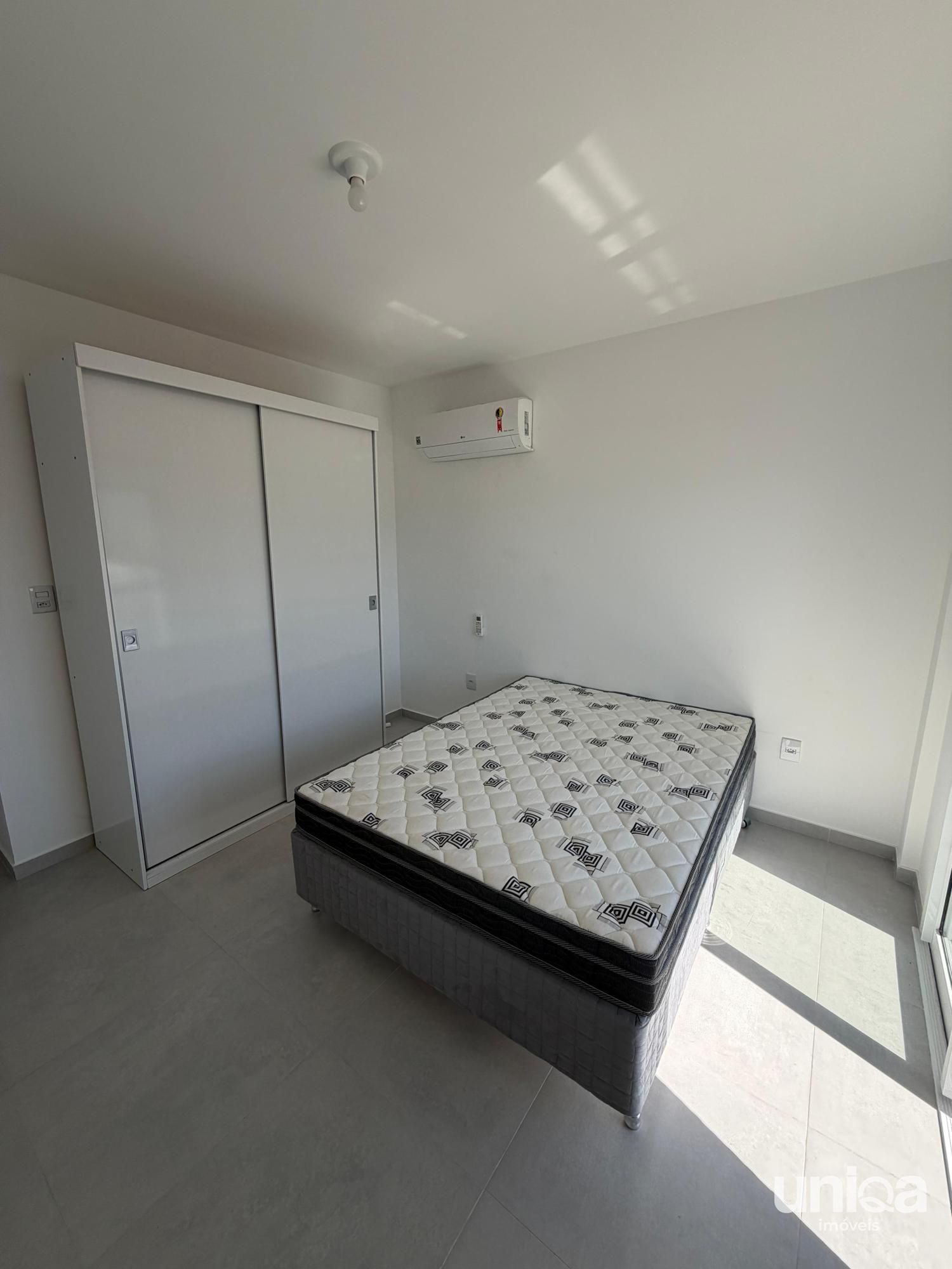 Aluga-se Apartamento de 1 quarto, sacada, garagem e mobiliado em Camobi