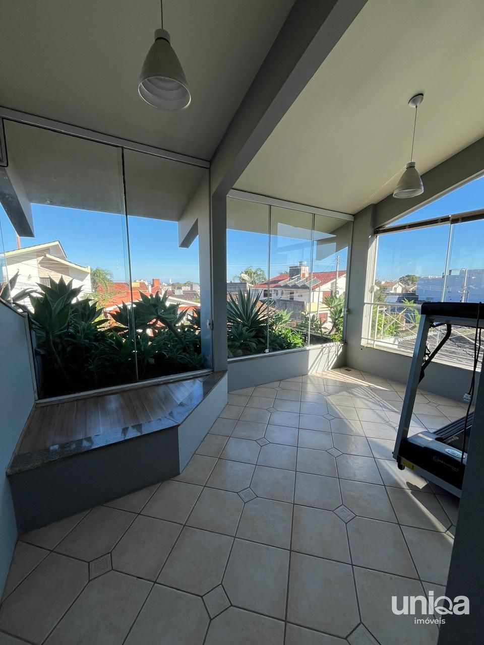 Vendo casa alto padrão 04 dormitórios próximo ao clube tênis