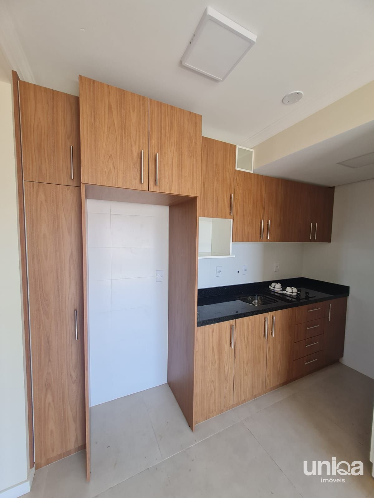 Apto 01 quarto mobiliado frente 02 sacadas garagem no ed Portinari em camobi
