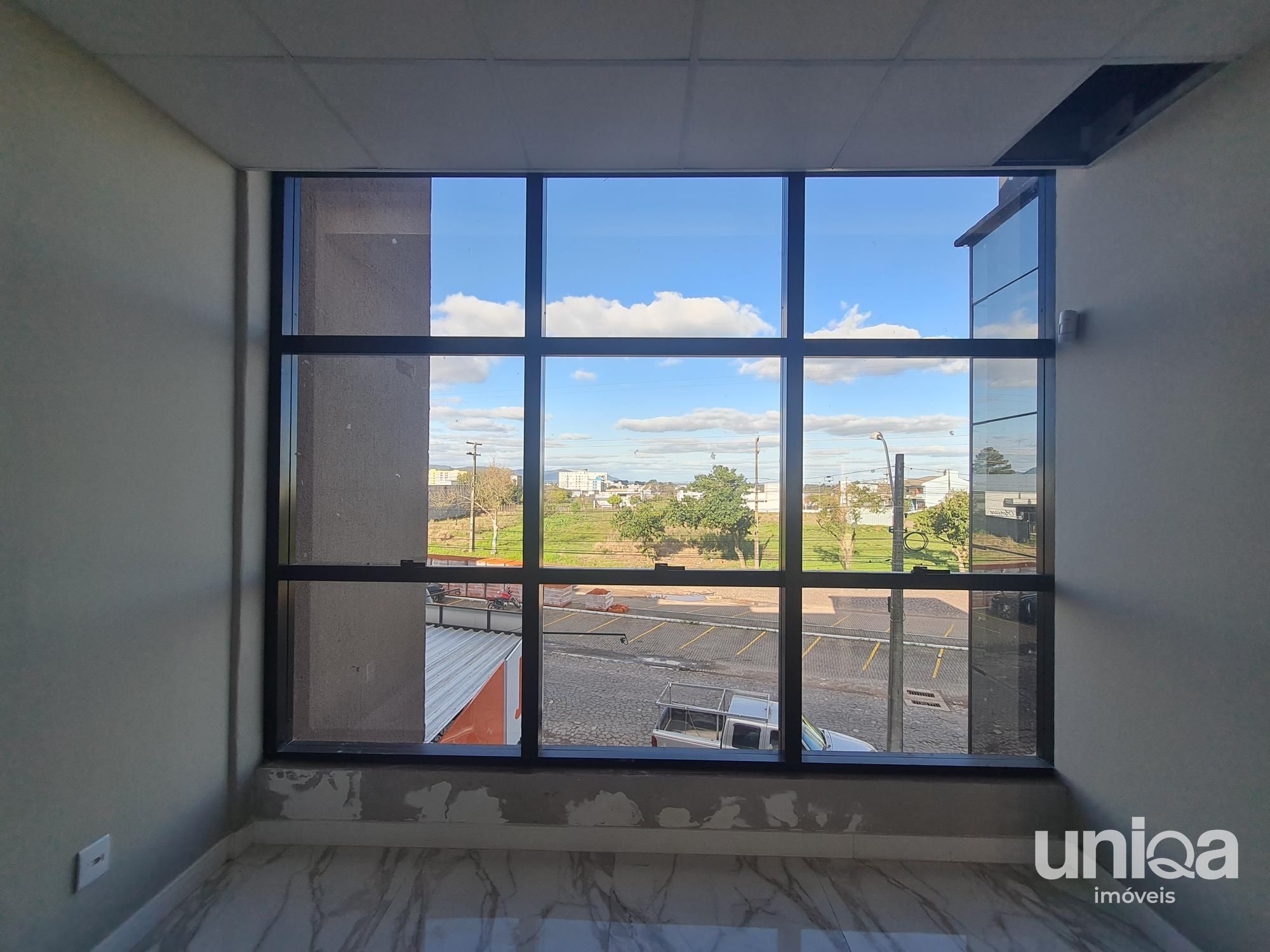 Sala comercial 34,90m2 frente leste para venda ou locação em