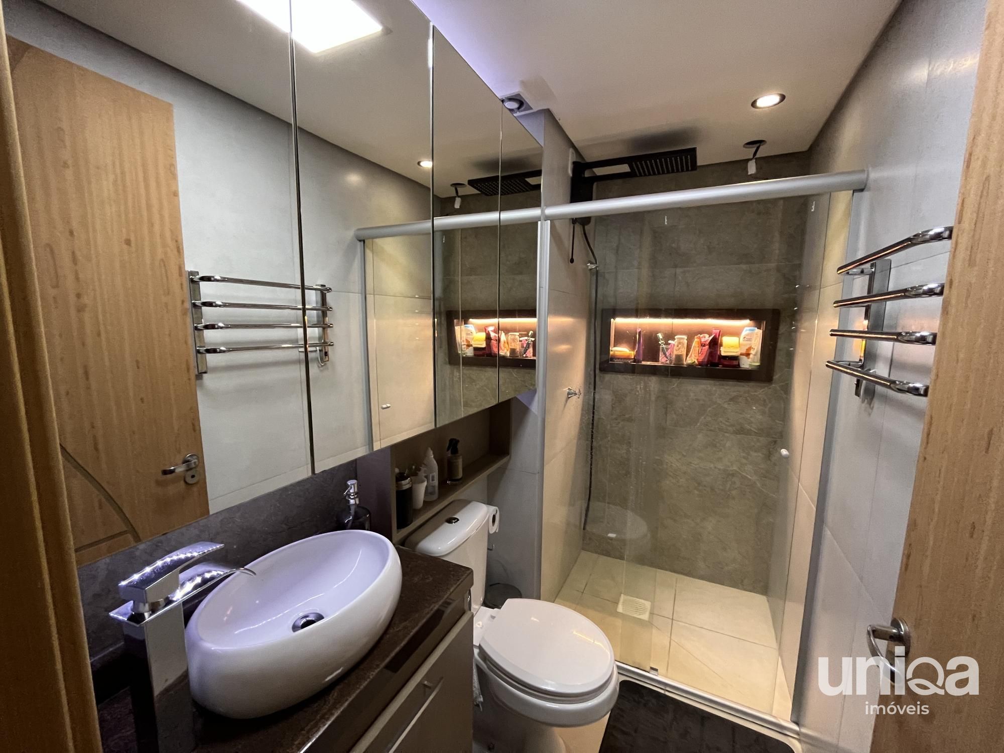 Apartamento central mobilado de 2 dormitórios em Santa Maria