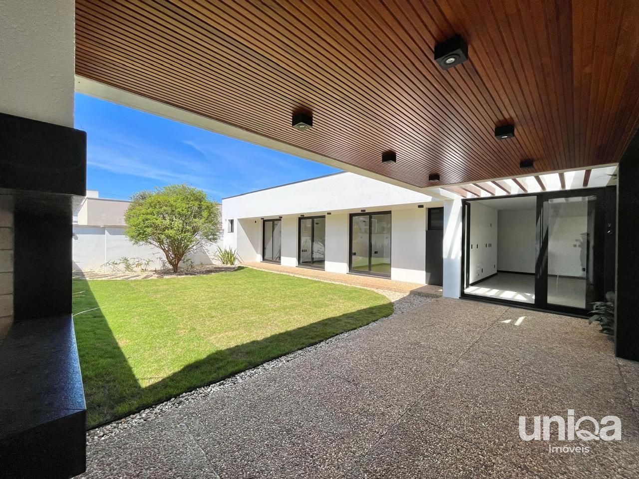 Casa Pórtico projeto da Linea Studio - 195m2 no Condominio Cidade Universitária